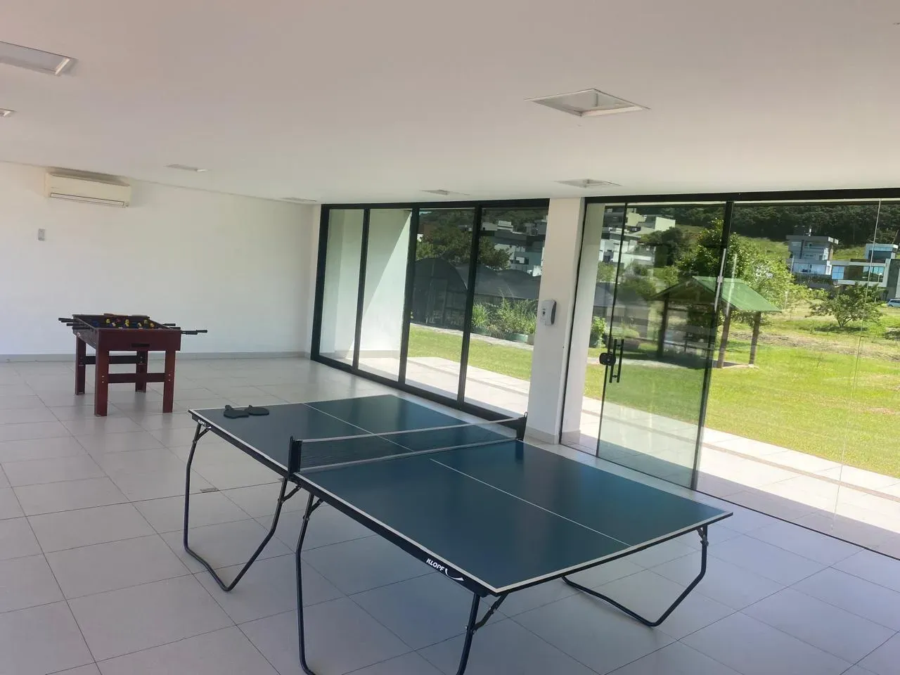 Casa com 4 suítes e 4 vagas de garagem em condomínio Fechado nos Ingleses – Florianópolis/SC