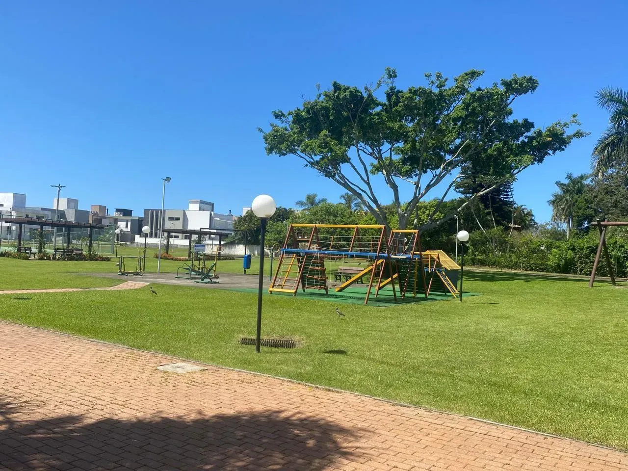 Casa com 4 suítes e 4 vagas de garagem em condomínio Fechado nos Ingleses – Florianópolis/SC