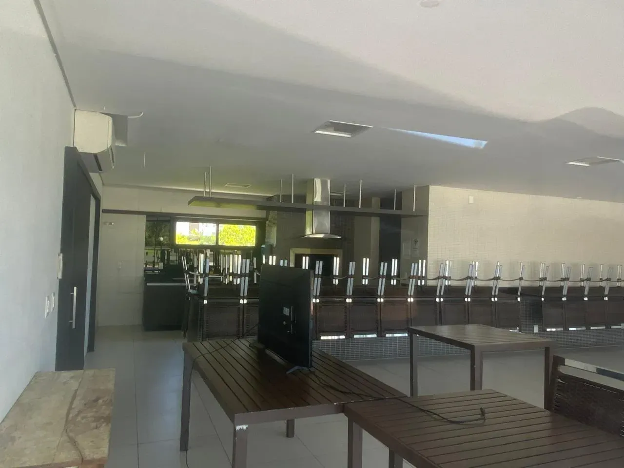 Casa com 4 suítes e 4 vagas de garagem em condomínio Fechado nos Ingleses – Florianópolis/SC