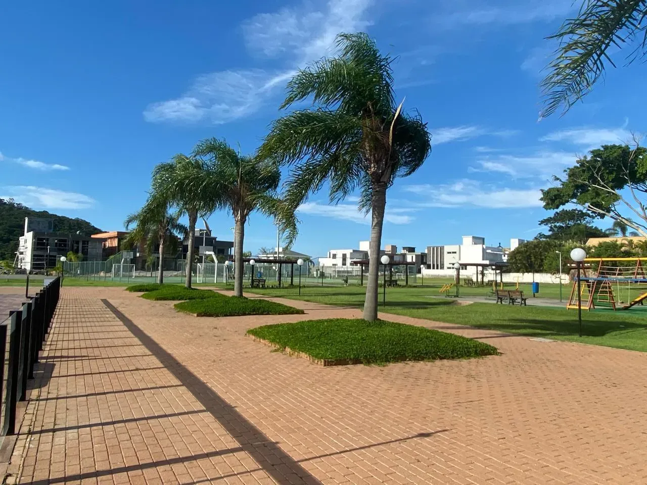 Casa com 4 suítes e 4 vagas de garagem em condomínio Fechado nos Ingleses – Florianópolis/SC