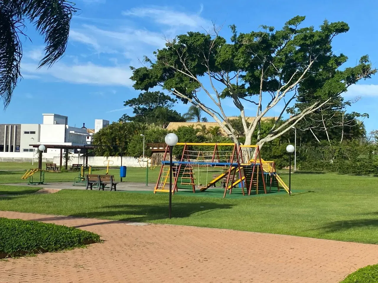 Casa com 4 suítes e 4 vagas de garagem em condomínio Fechado nos Ingleses – Florianópolis/SC