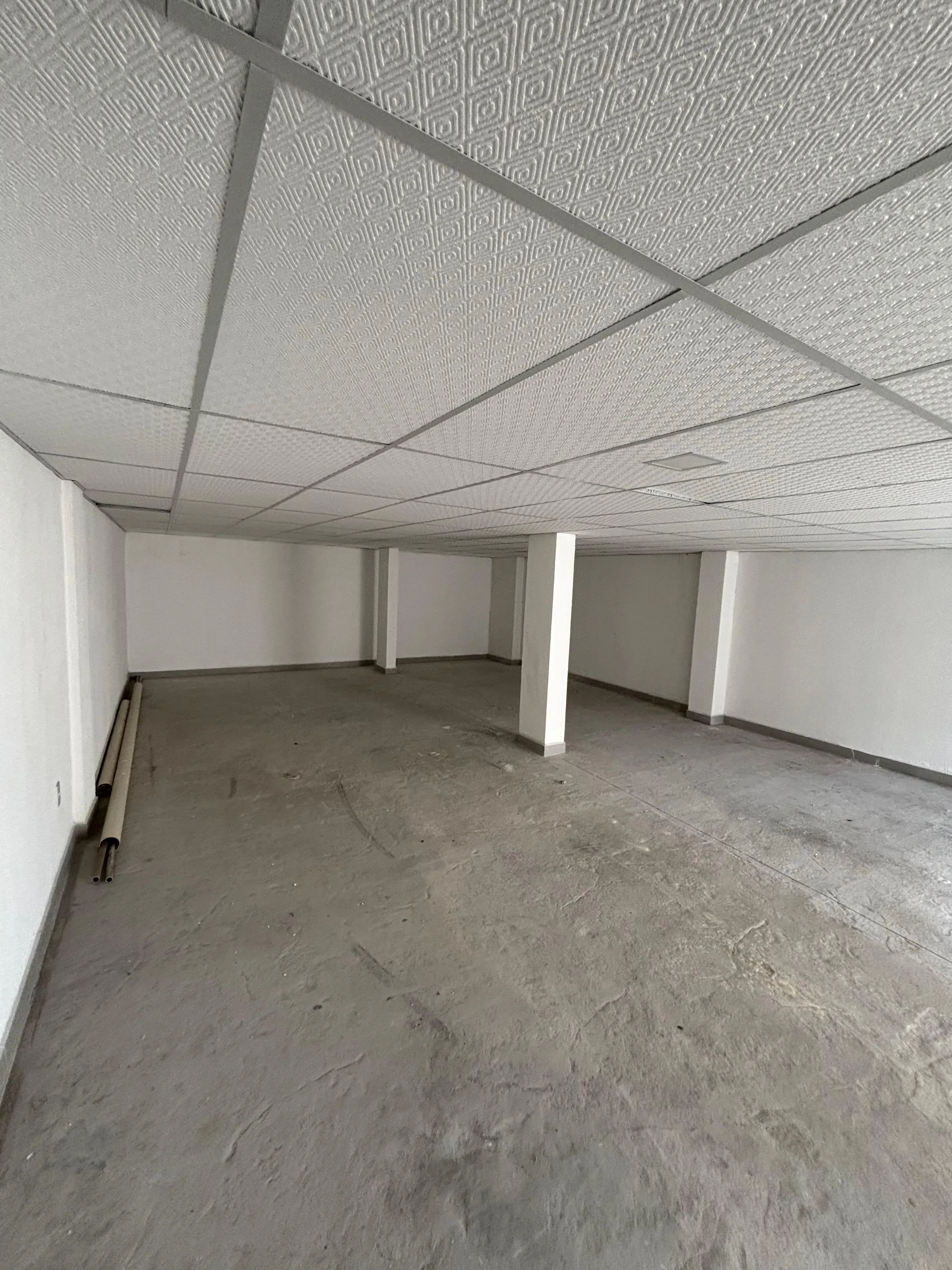 Sobrado triplex com 3 suítes e 4 vagas de garagem no bairro Ariribá em Balneário Camboriú/SC