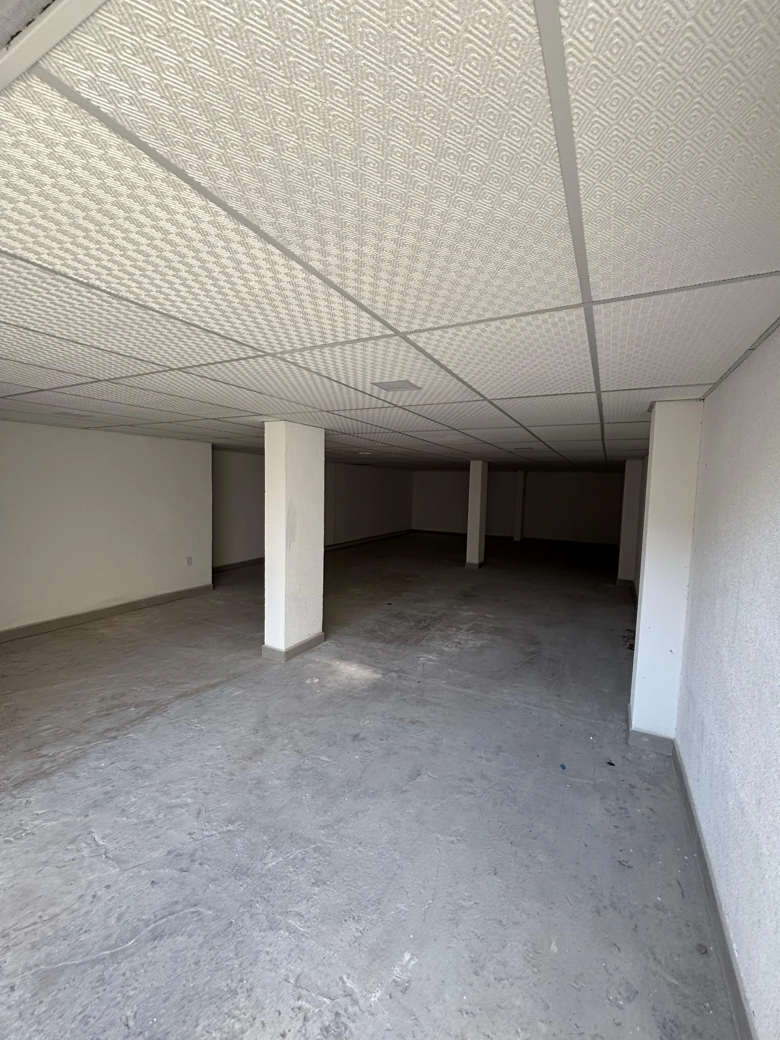 Sobrado triplex com 3 suítes e 4 vagas de garagem no bairro Ariribá em Balneário Camboriú/SC