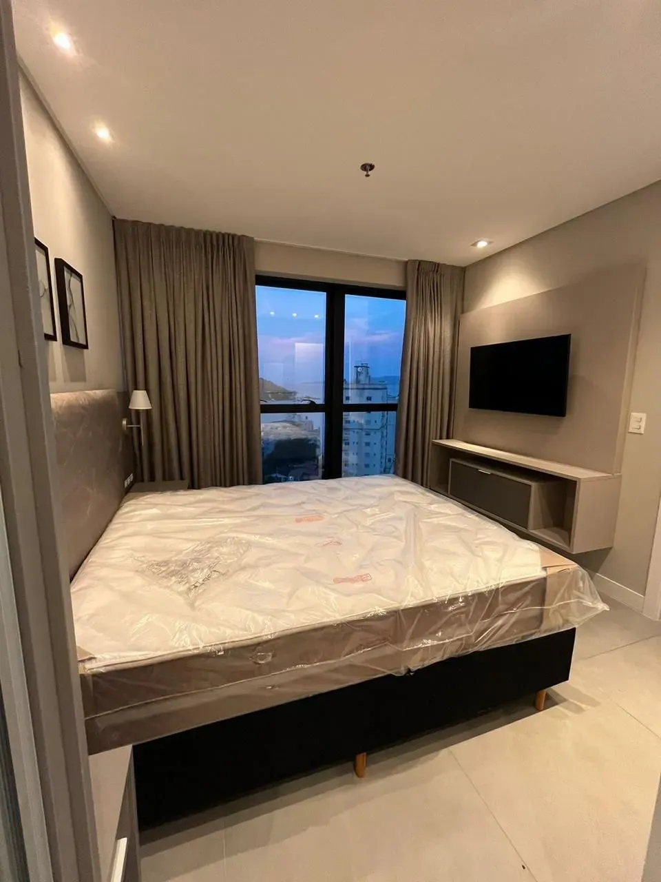 Apartamento de 2 dormitórios e 1 vaga de garagem no Centro de Itapema/SC