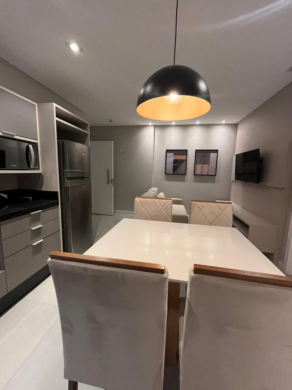 Apartamento de 2 dormitórios e 1 vaga de garagem no Centro de Itapema/SC