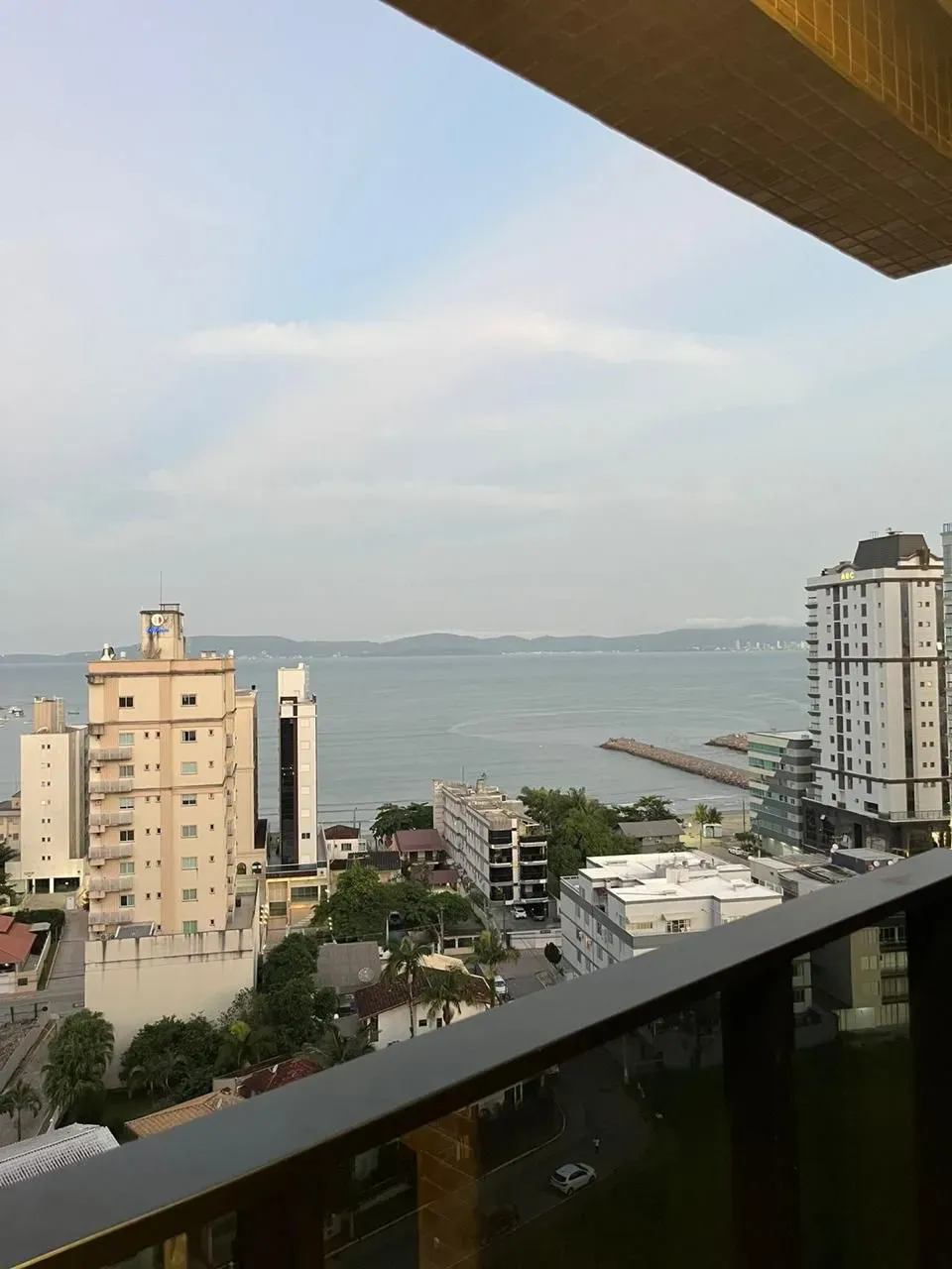 Apartamento de 2 dormitórios e 1 vaga de garagem no Centro de Itapema/SC