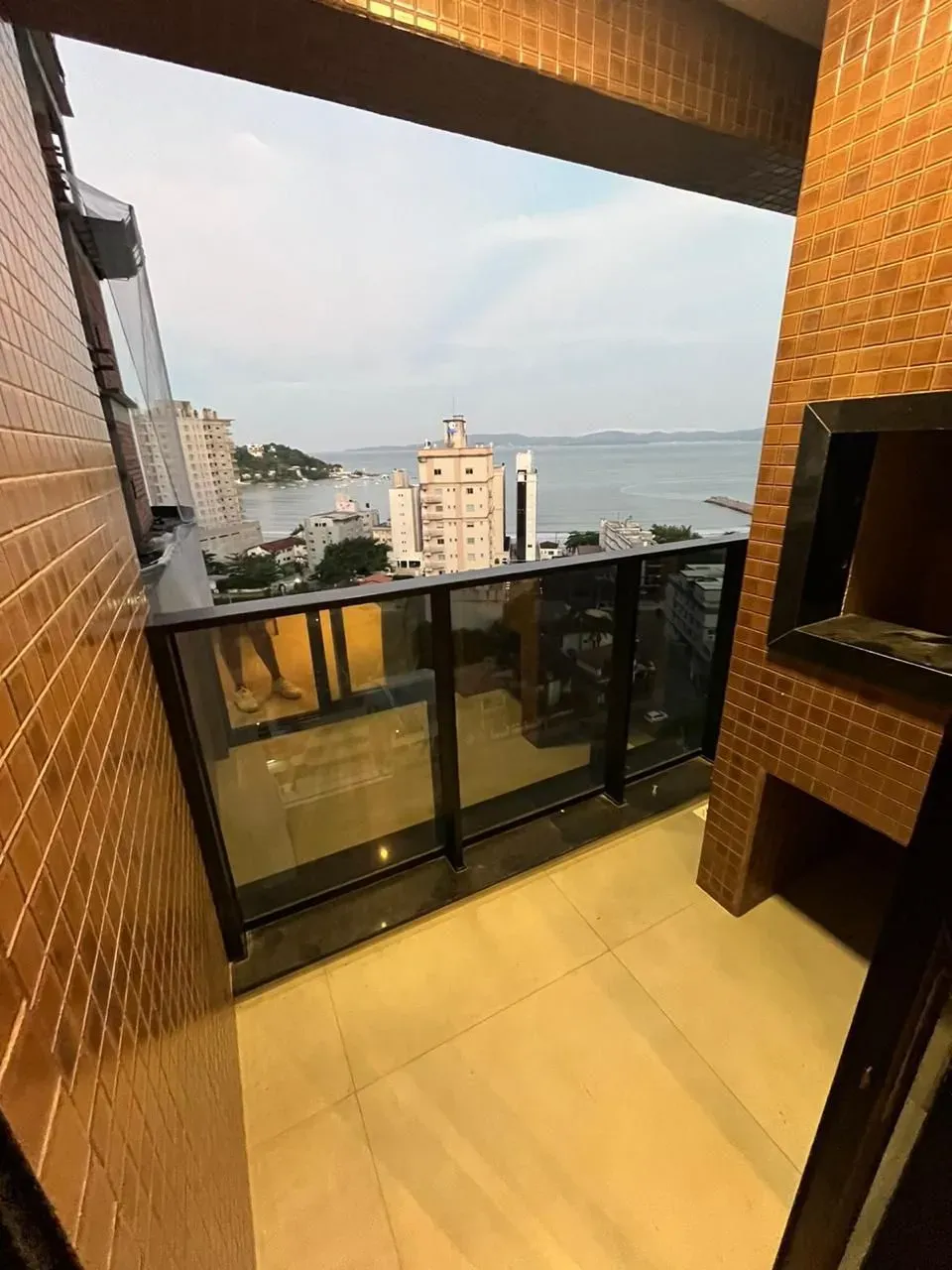 Apartamento de 2 dormitórios e 1 vaga de garagem no Centro de Itapema/SC