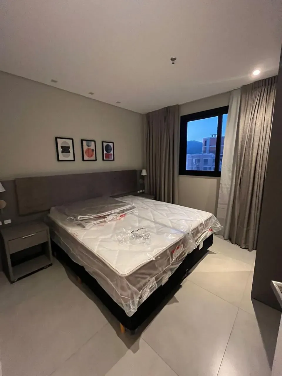 Apartamento de 2 dormitórios e 1 vaga de garagem no Centro de Itapema/SC