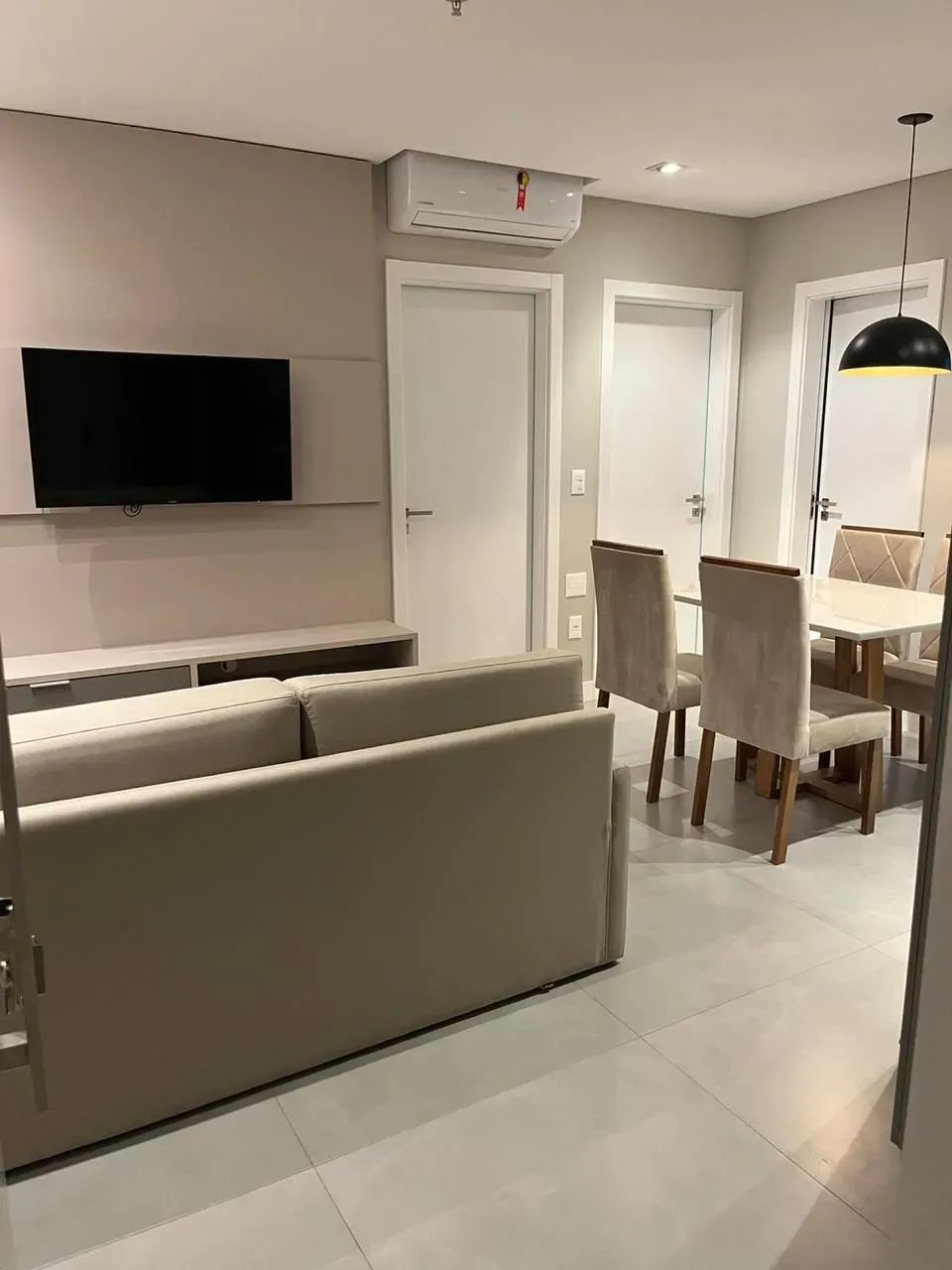 Apartamento de 2 dormitórios e 1 vaga de garagem no Centro de Itapema/SC