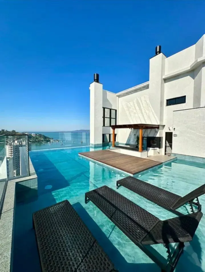 Apartamento de 2 dormitórios e 1 vaga de garagem no Centro de Itapema/SC