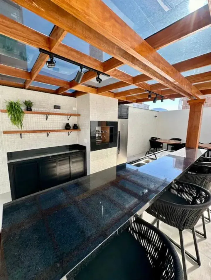 Apartamento de 2 dormitórios e 1 vaga de garagem no Centro de Itapema/SC