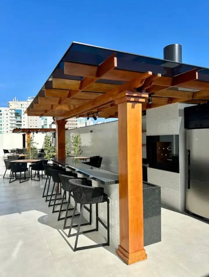 Apartamento de 2 dormitórios e 1 vaga de garagem no Centro de Itapema/SC