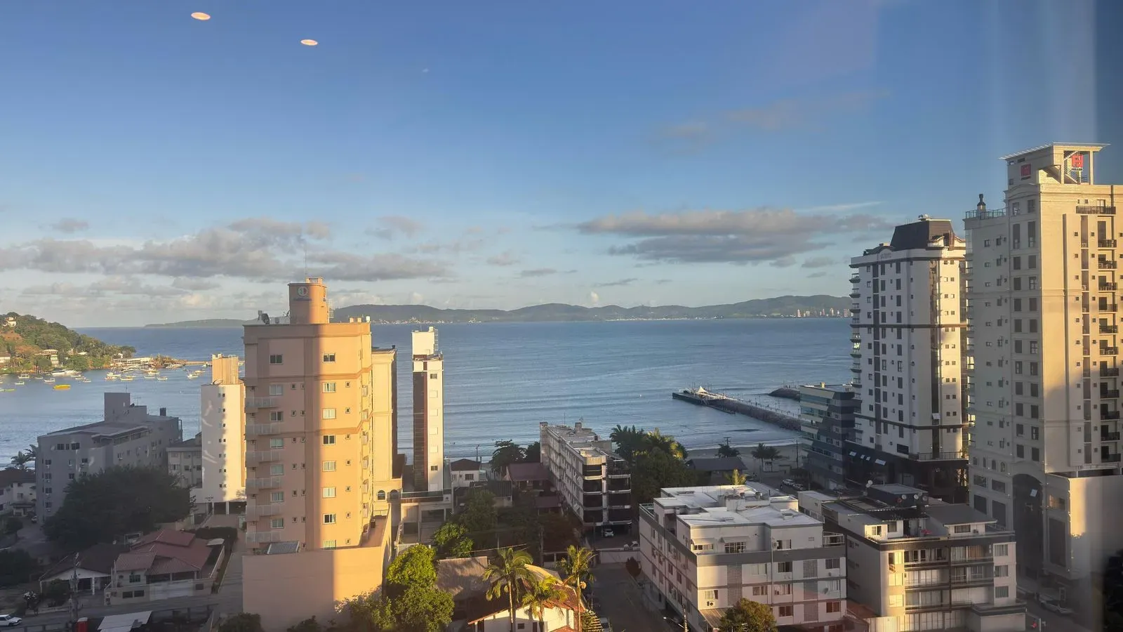 Apartamento de 2 dormitórios e 1 vaga de garagem no Centro de Itapema/SC