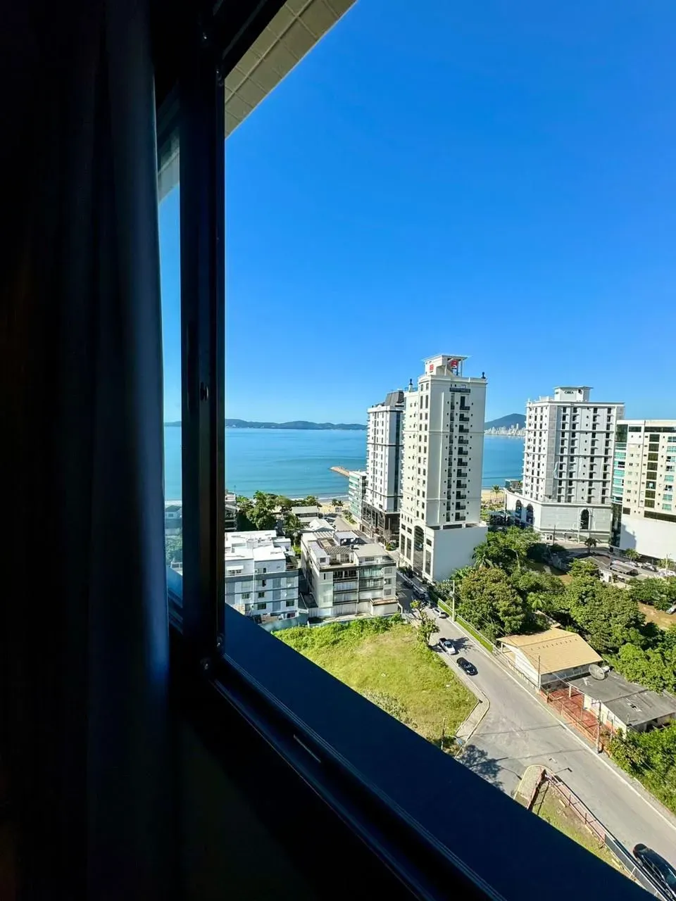 Apartamento de 2 dormitórios e 1 vaga de garagem no Centro de Itapema/SC