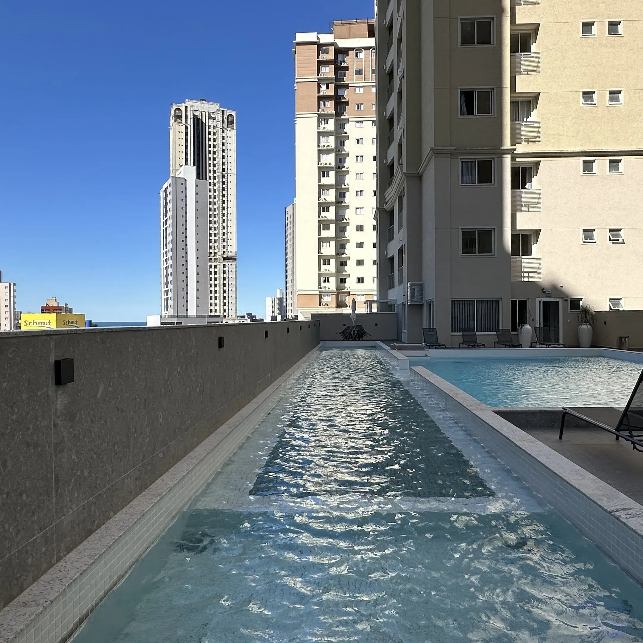 Apartamento pronto para morar 2 dormitórios sendo 1 suíte e 1 vaga em Itapema - SC