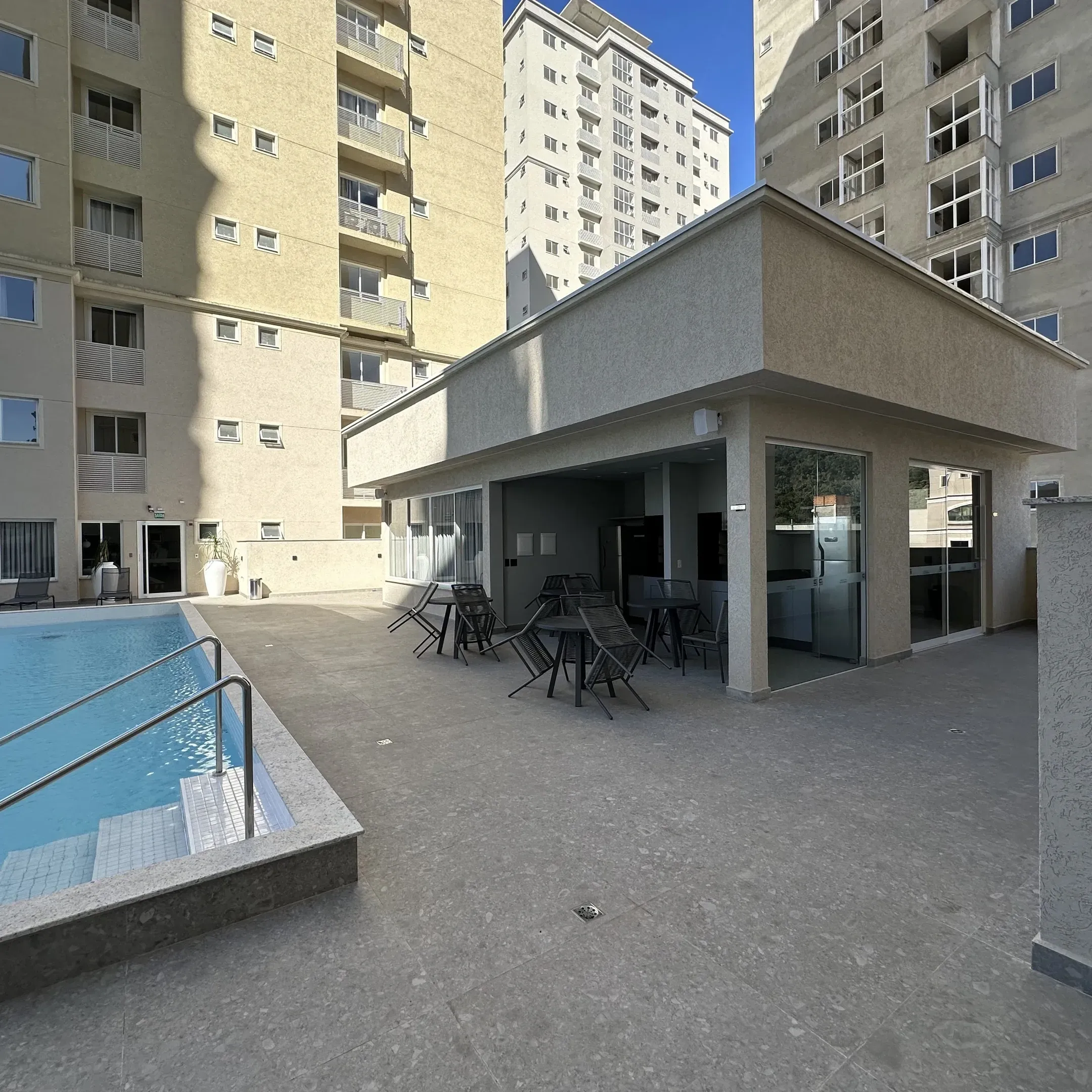 Apartamento pronto para morar 2 dormitórios sendo 1 suíte e 1 vaga em Itapema - SC