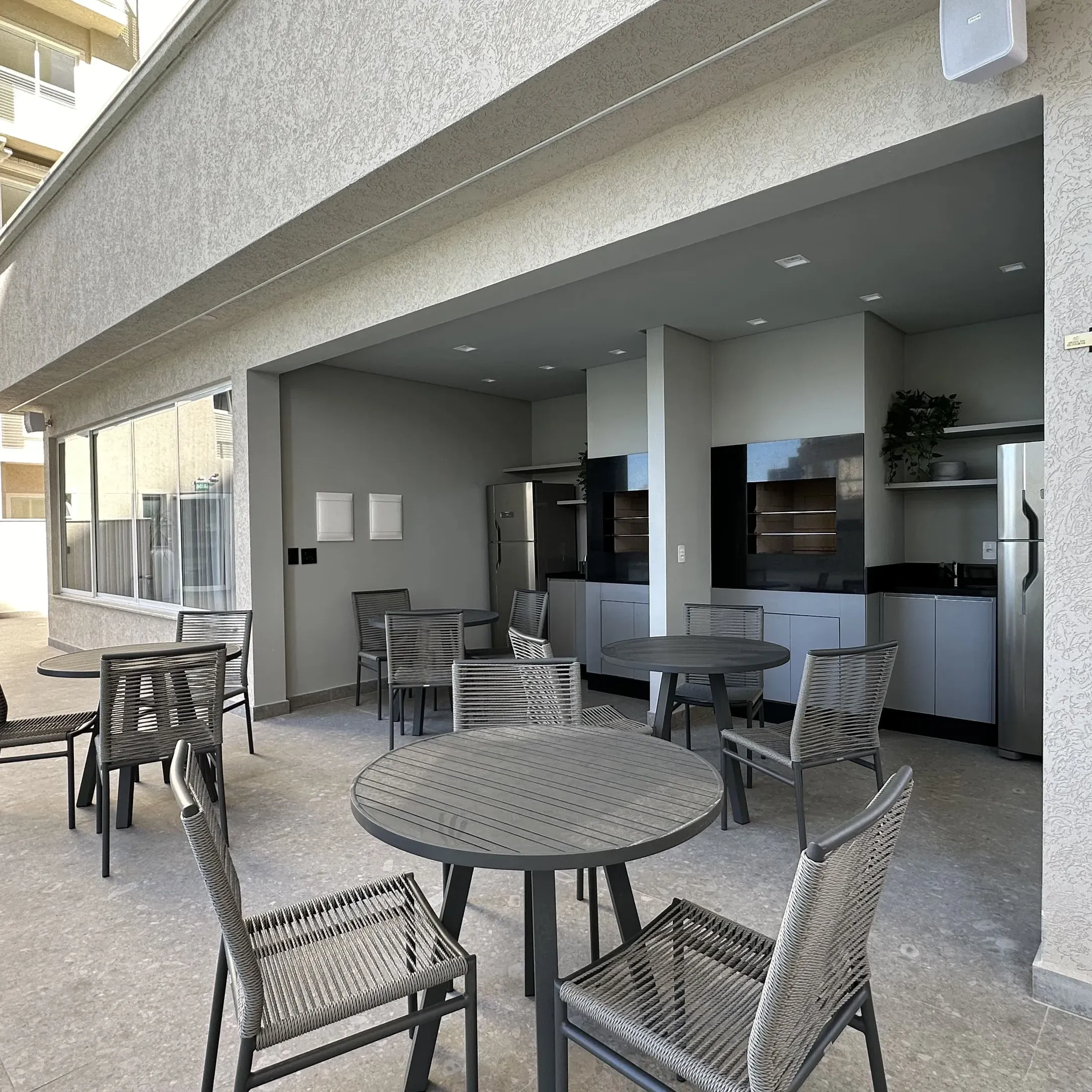 Apartamento pronto para morar 2 dormitórios sendo 1 suíte e 1 vaga em Itapema - SC