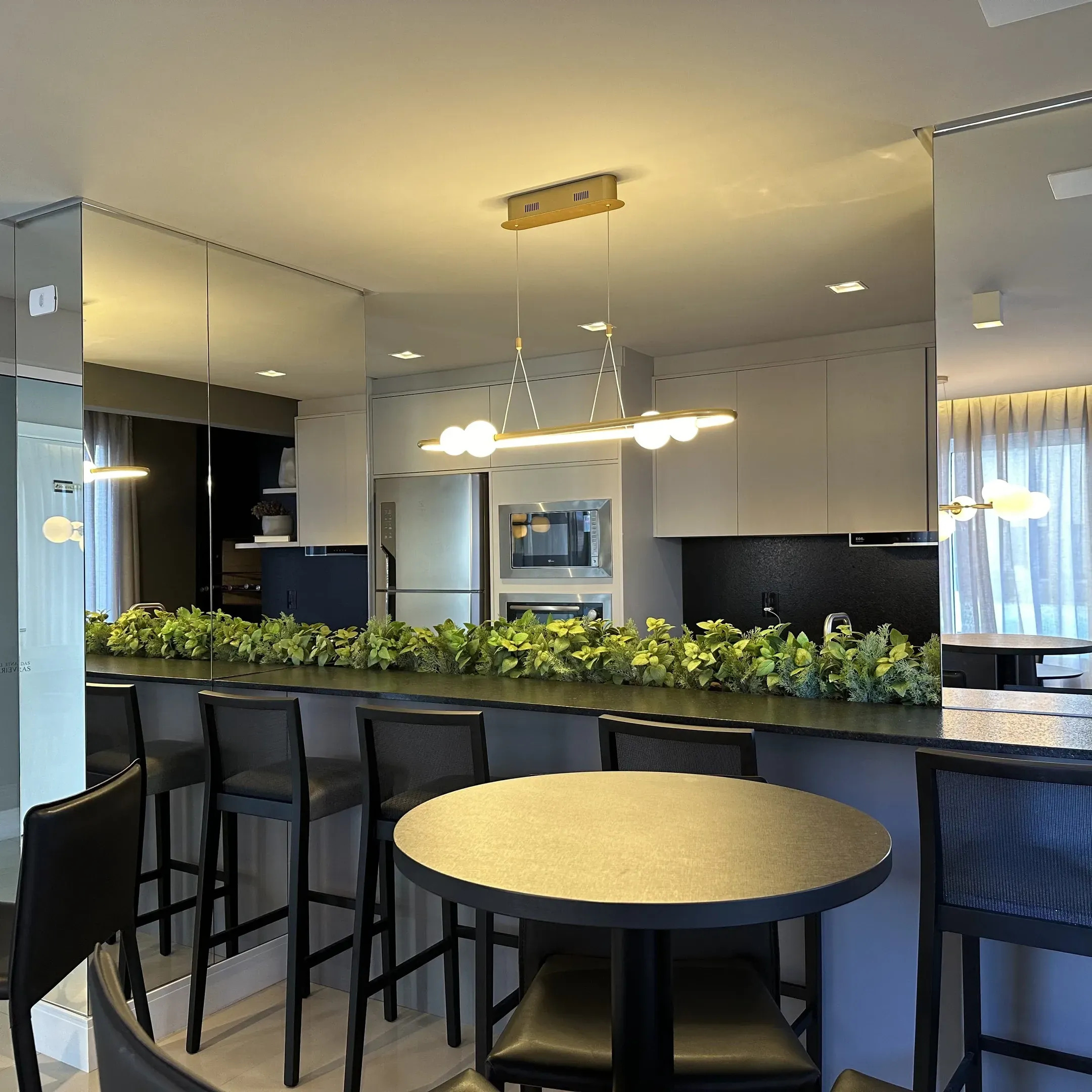 Apartamento pronto para morar 2 dormitórios sendo 1 suíte e 1 vaga em Itapema - SC