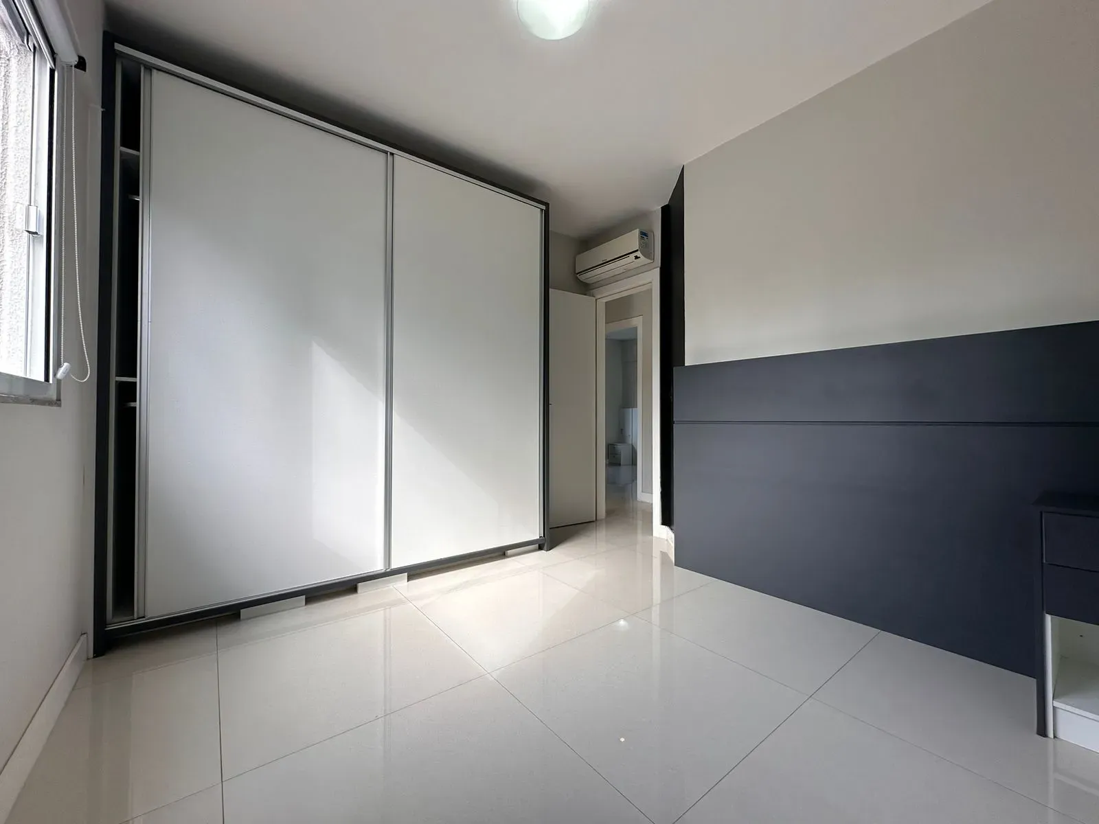 Apartamento com 3 dormitórios sendo 1 suíte e 1 vaga de garagem na Meia Praia, Itapema/SC