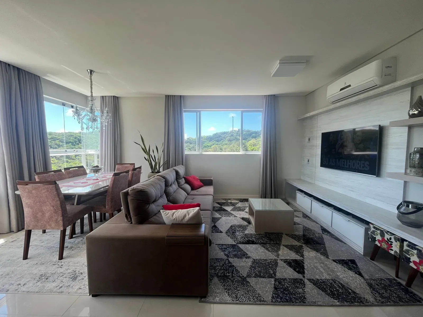 Apartamento com 2 suítes e 2 vagas de garagem no Bairro Pioneiros em Balneário Camboriú/SC