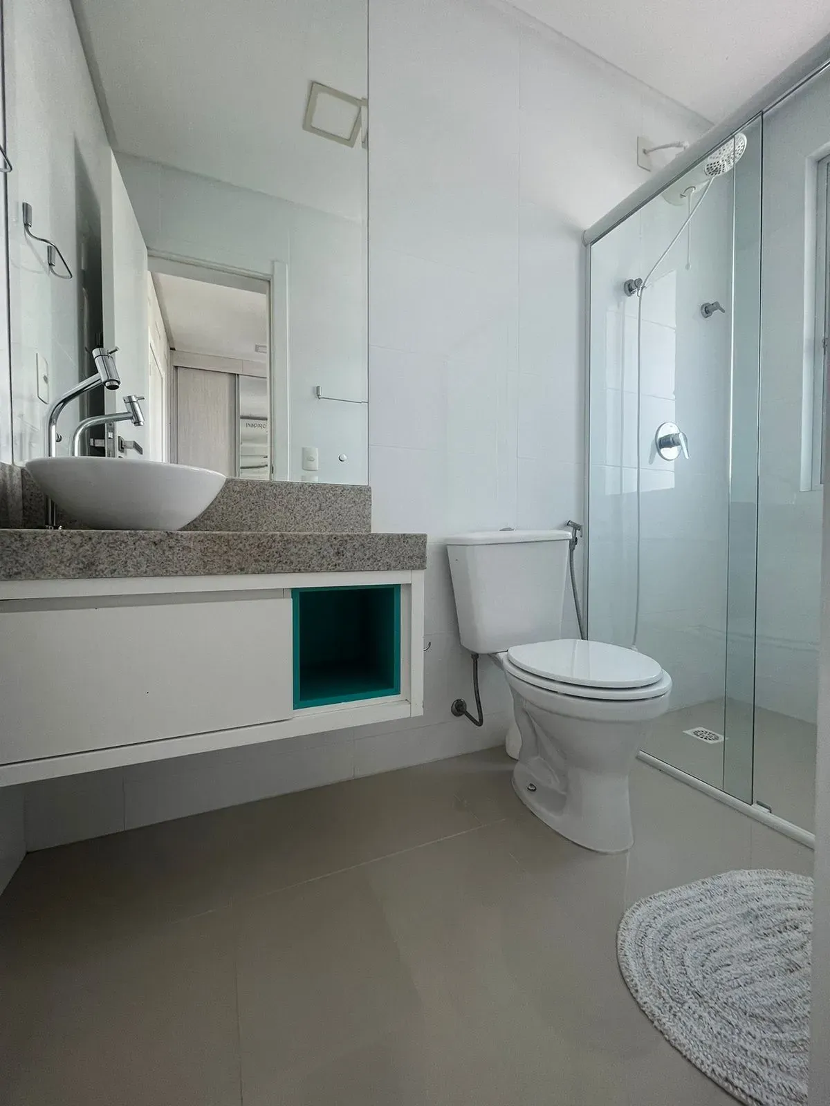 Apartamento com 2 suítes e 2 vagas de garagem no Bairro Pioneiros em Balneário Camboriú/SC