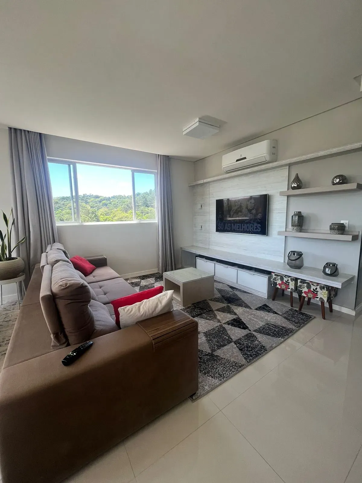 Apartamento com 2 suítes e 2 vagas de garagem no Bairro Pioneiros em Balneário Camboriú/SC