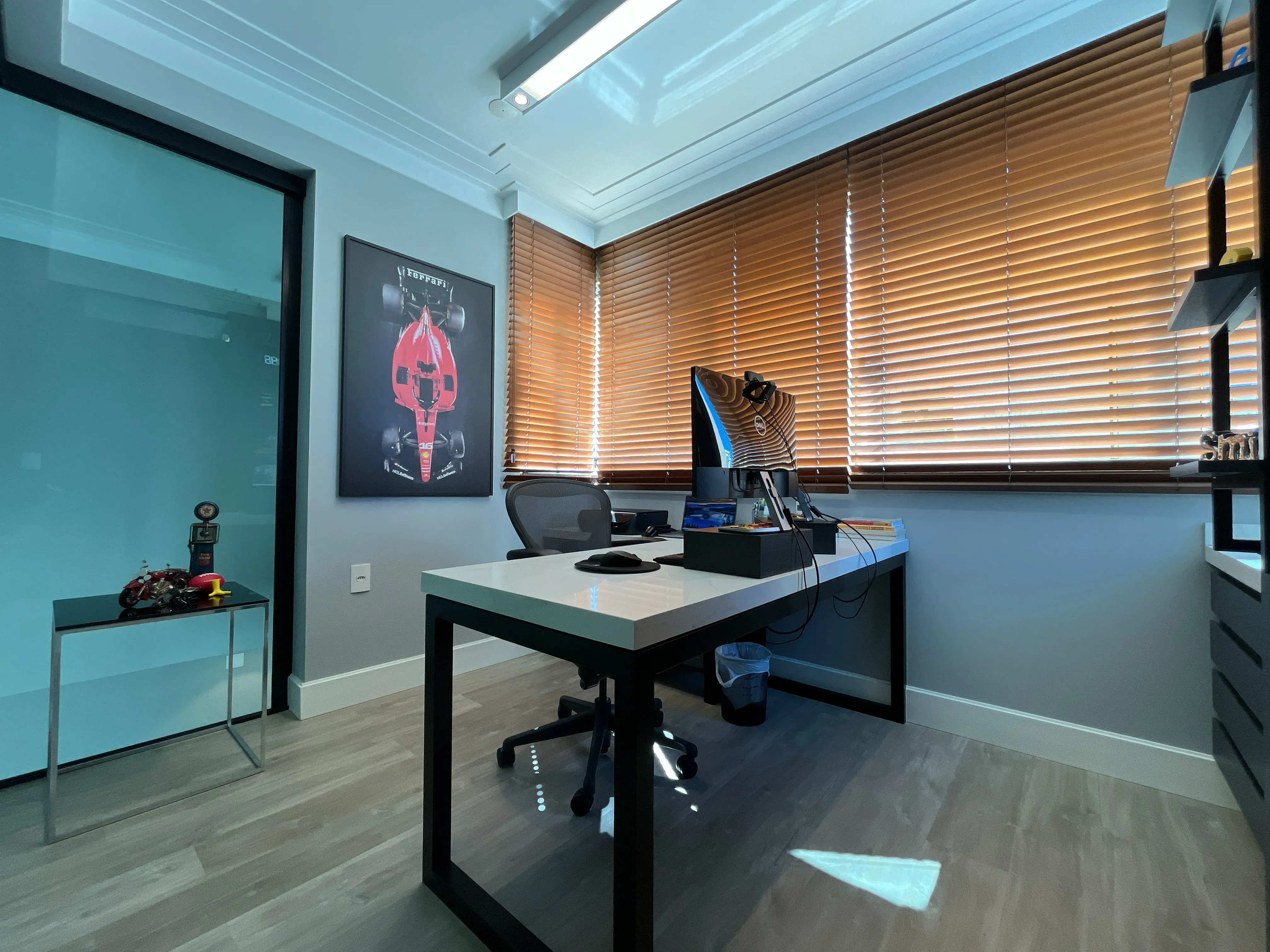 Apartamento duplex finamente mobiliado 3 suítes e 2 vagas no Centro de Balneário Camboriú/SC