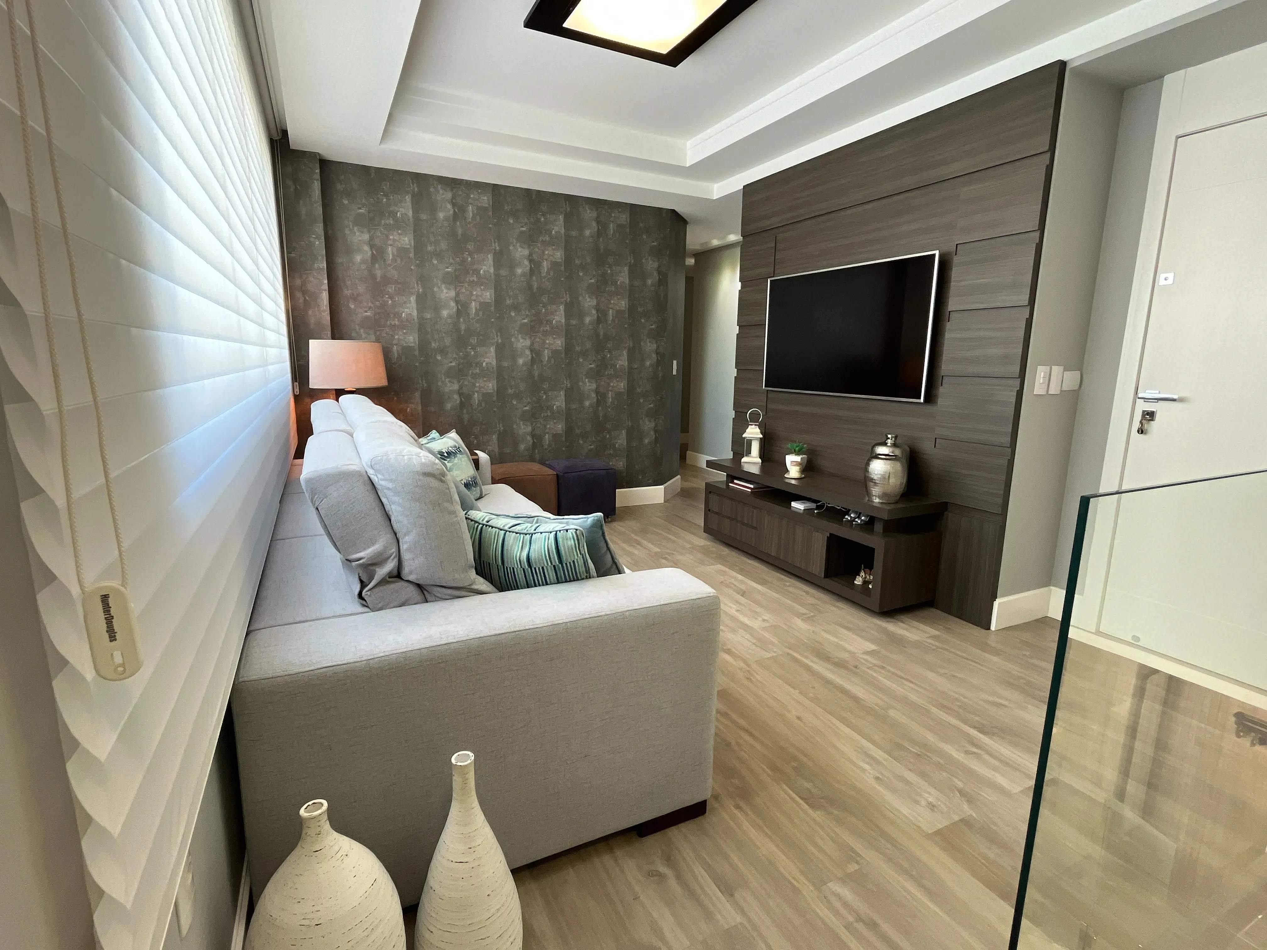 Apartamento duplex finamente mobiliado 3 suítes e 2 vagas no Centro de Balneário Camboriú/SC