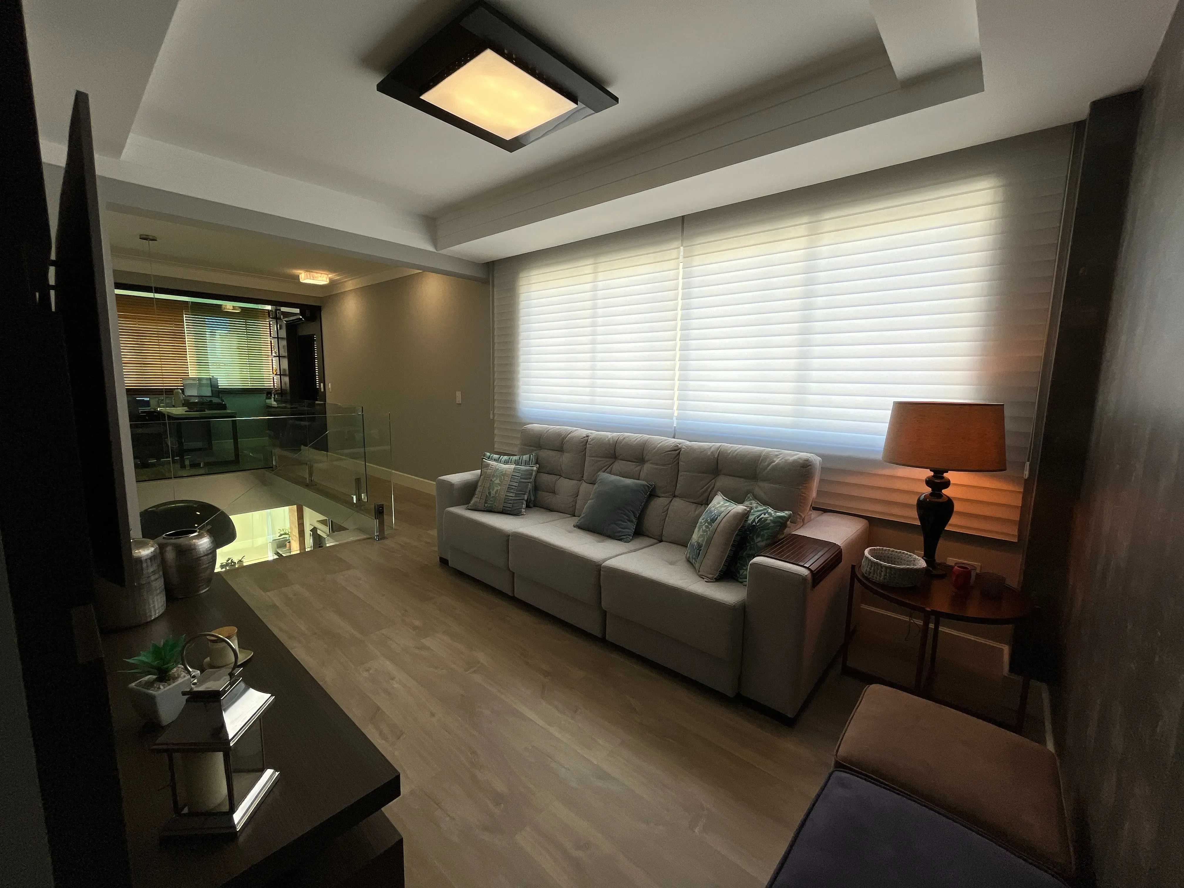 Apartamento duplex finamente mobiliado 3 suítes e 2 vagas no Centro de Balneário Camboriú/SC