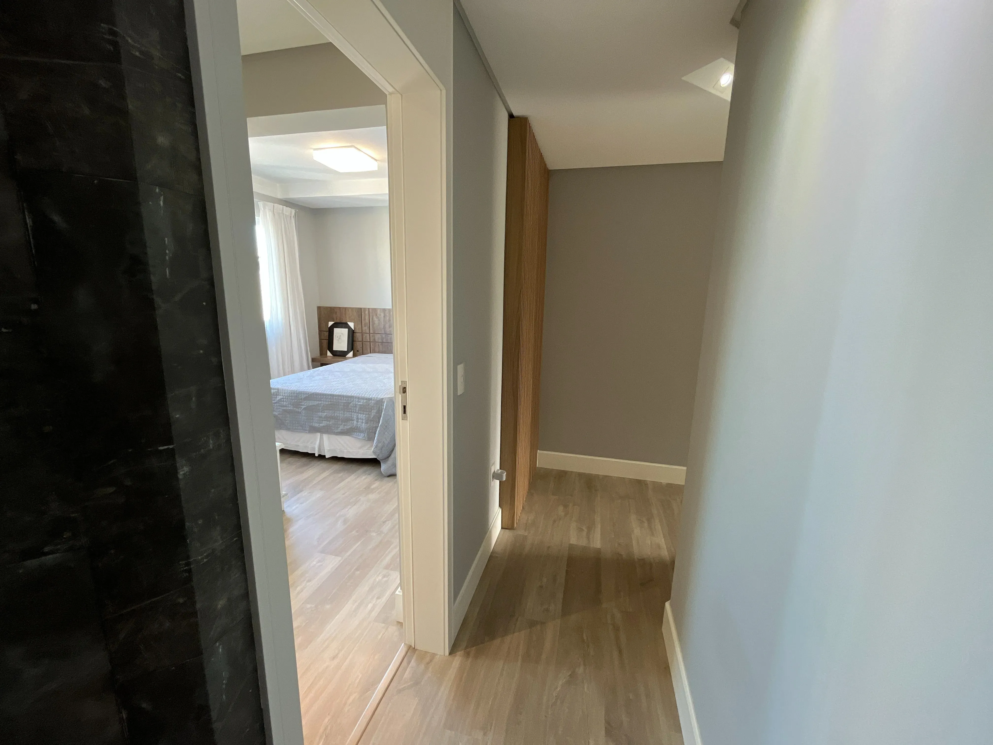 Apartamento duplex finamente mobiliado 3 suítes e 2 vagas no Centro de Balneário Camboriú/SC