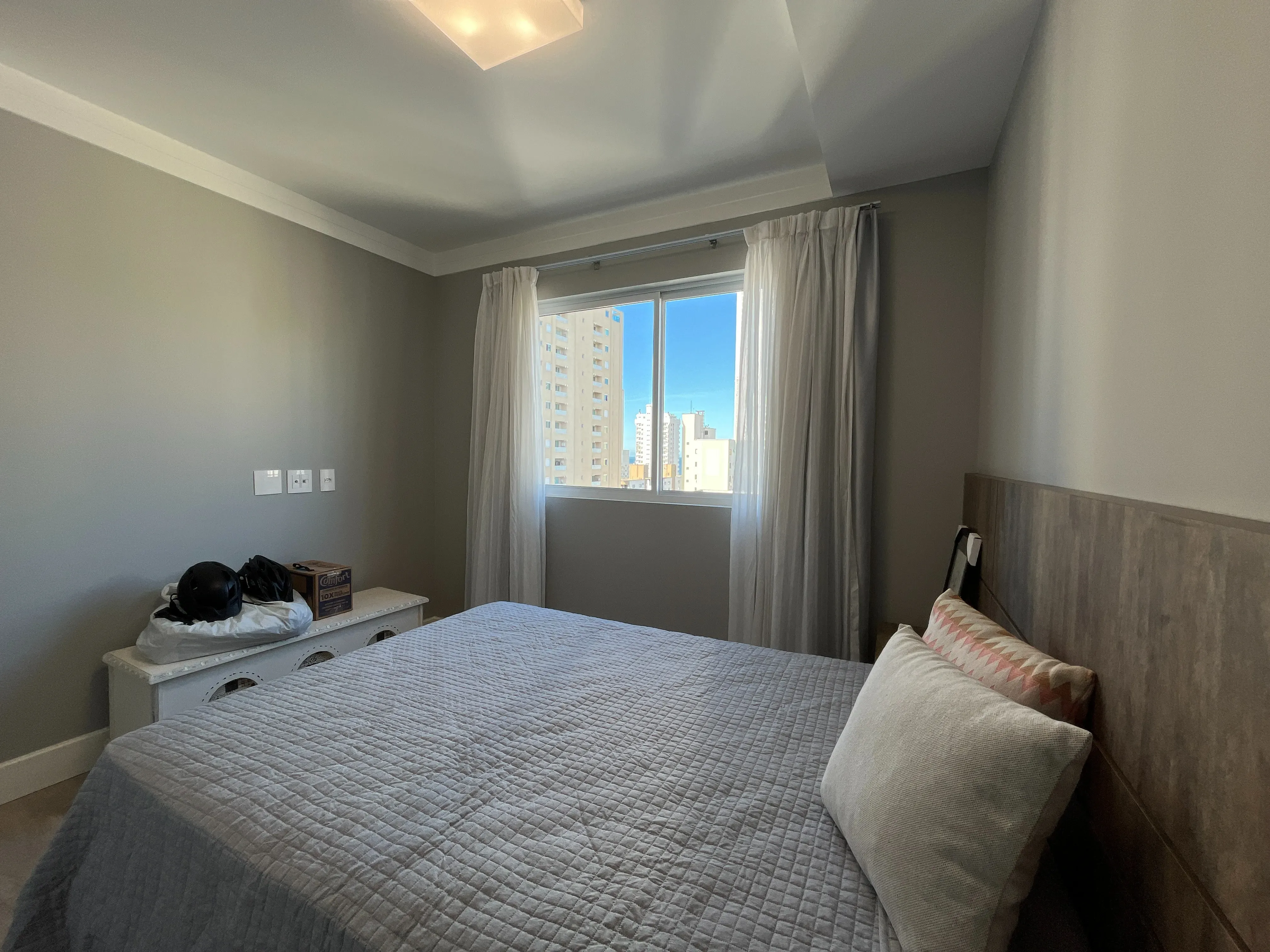 Apartamento duplex finamente mobiliado 3 suítes e 2 vagas no Centro de Balneário Camboriú/SC