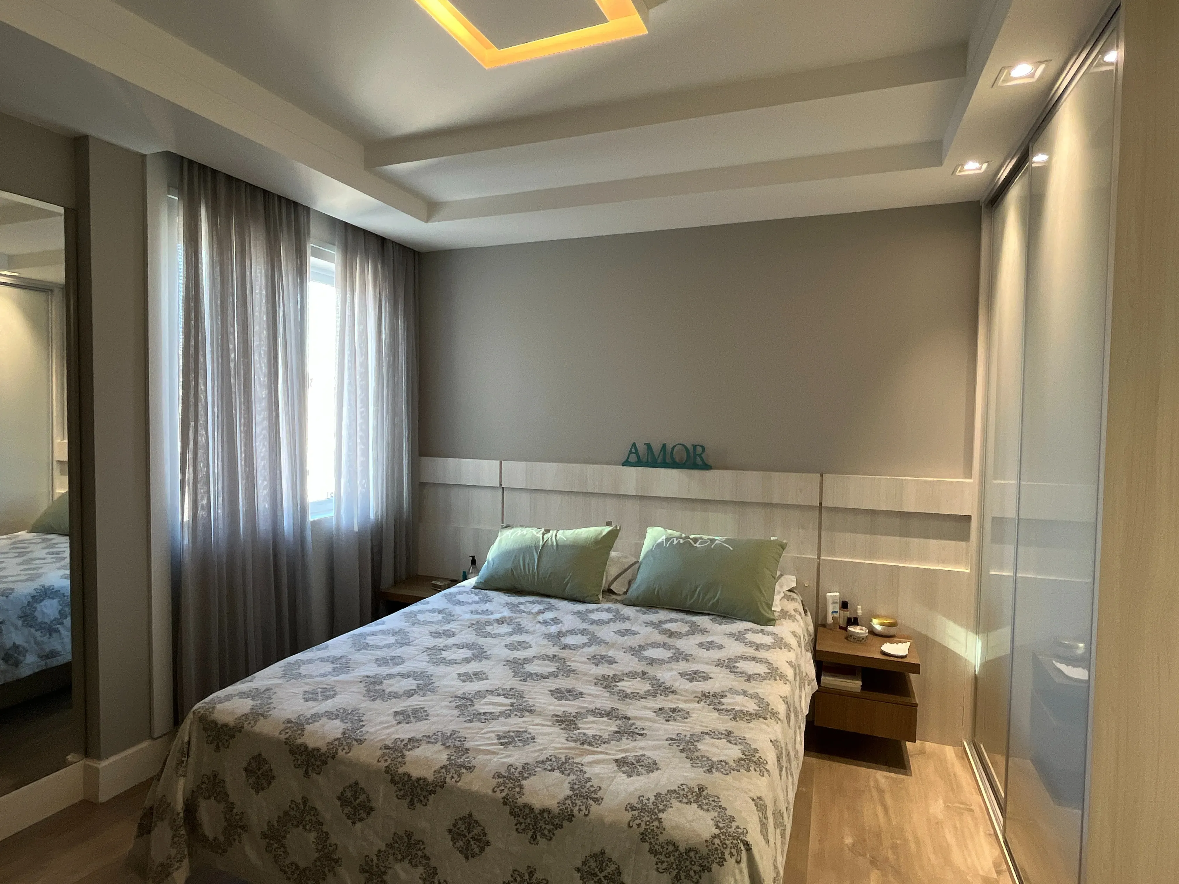 Apartamento duplex finamente mobiliado 3 suítes e 2 vagas no Centro de Balneário Camboriú/SC