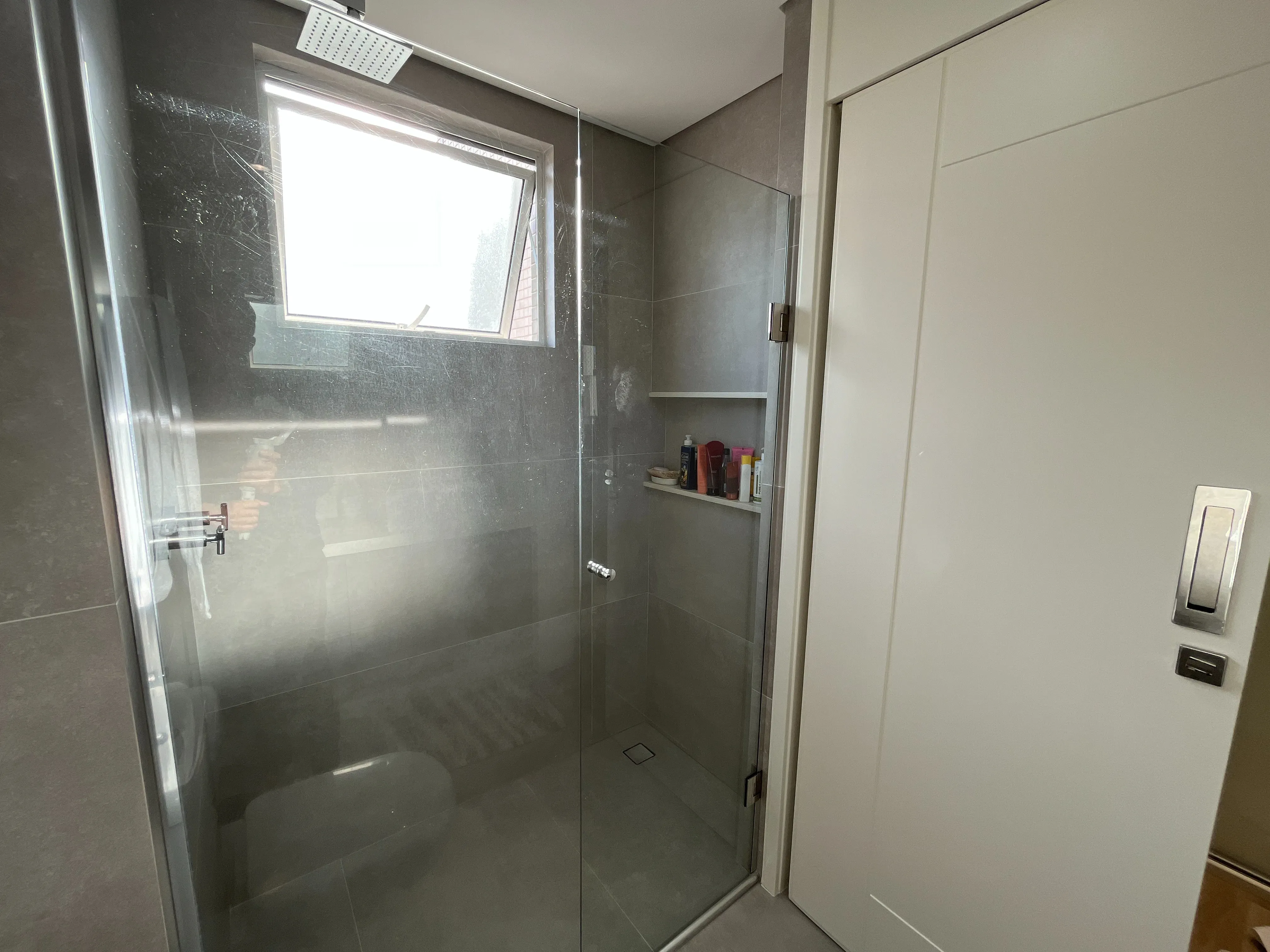 Apartamento duplex finamente mobiliado 3 suítes e 2 vagas no Centro de Balneário Camboriú/SC