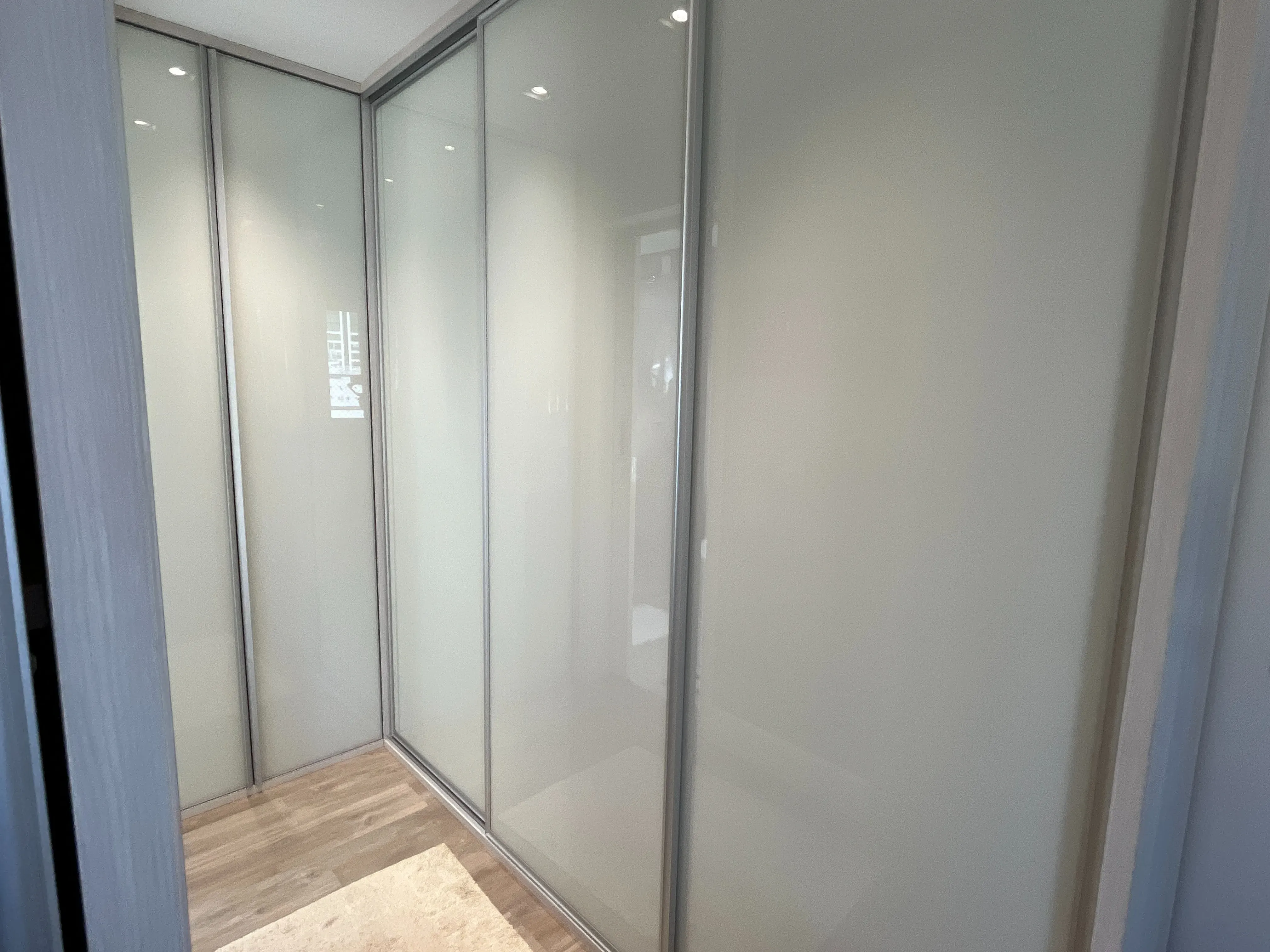 Apartamento duplex finamente mobiliado 3 suítes e 2 vagas no Centro de Balneário Camboriú/SC