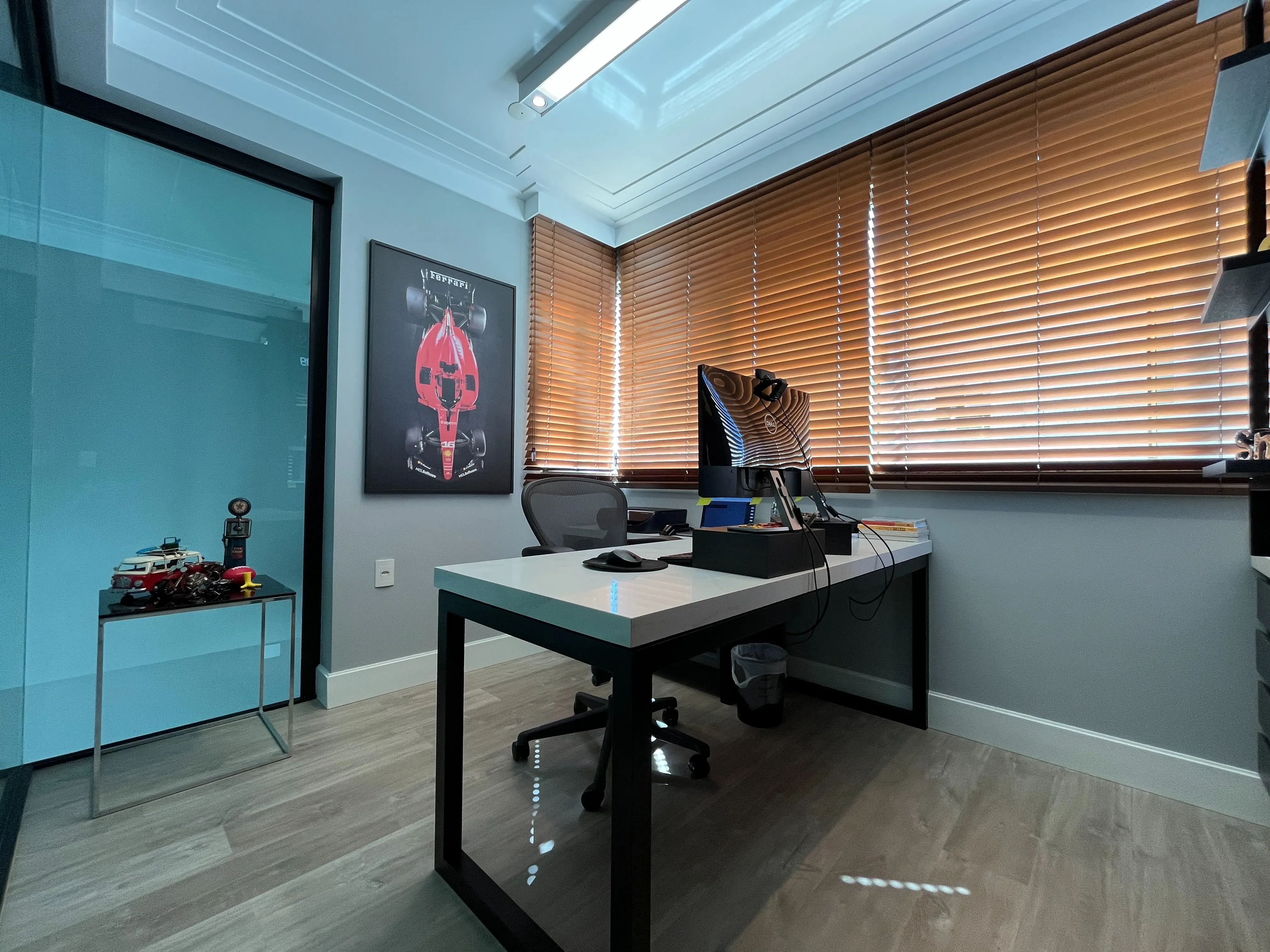 Apartamento duplex finamente mobiliado 3 suítes e 2 vagas no Centro de Balneário Camboriú/SC