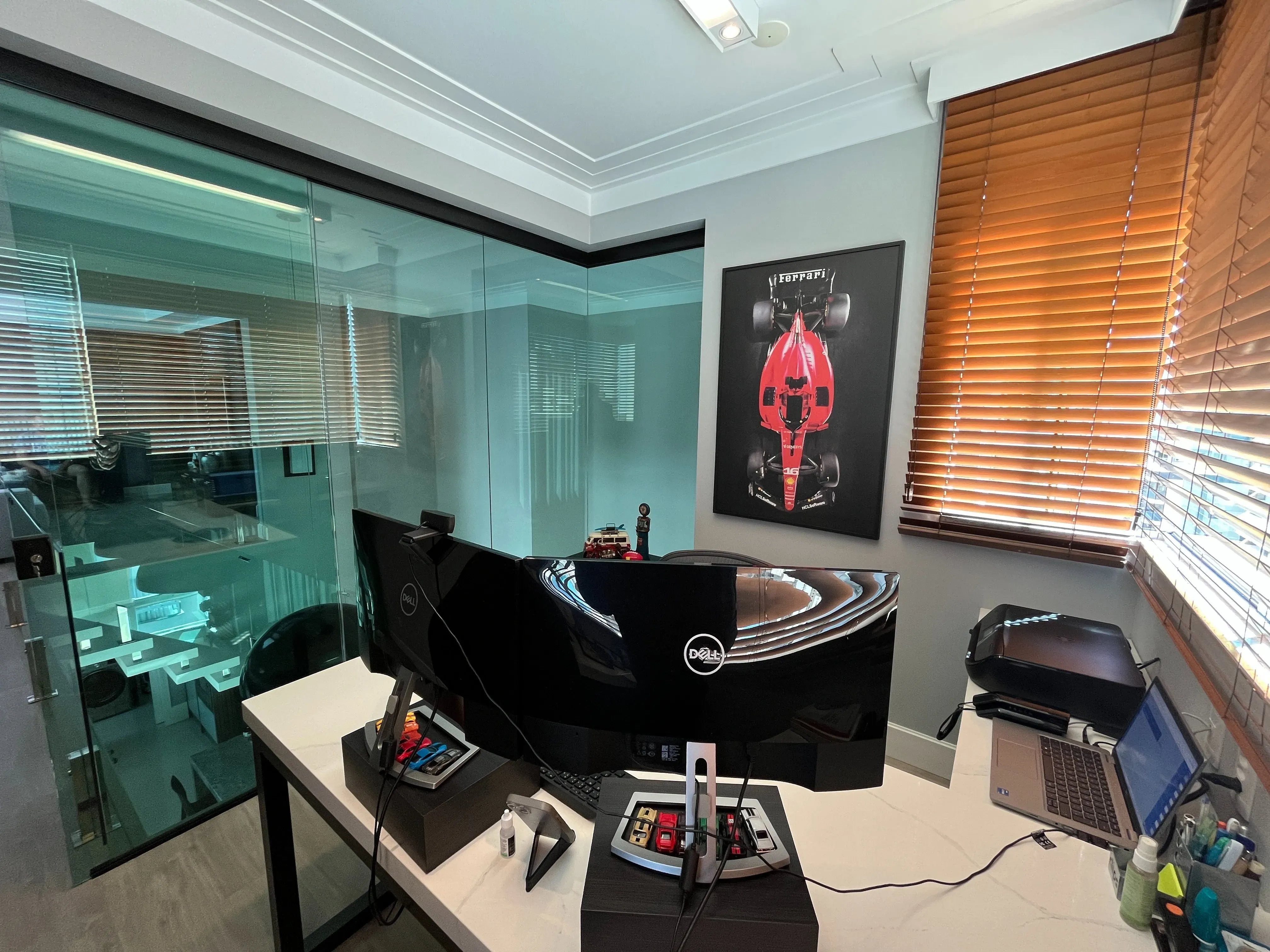 Apartamento duplex finamente mobiliado 3 suítes e 2 vagas no Centro de Balneário Camboriú/SC