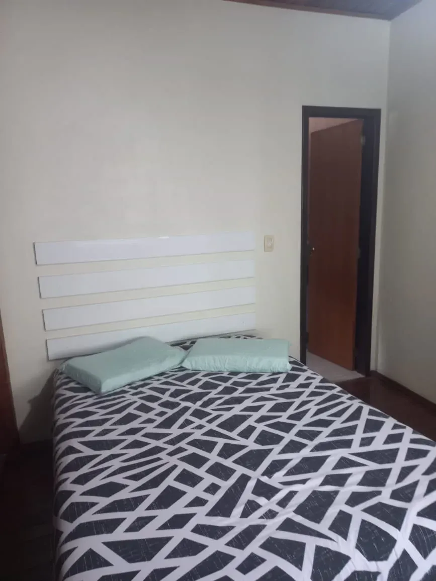 Casa com 3 dormitórios sendo 1 suíte e 2 vagas de garagem em Penha/SC