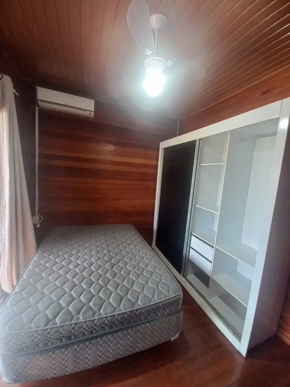 Casa com 3 dormitórios sendo 1 suíte e 2 vagas de garagem em Penha/SC