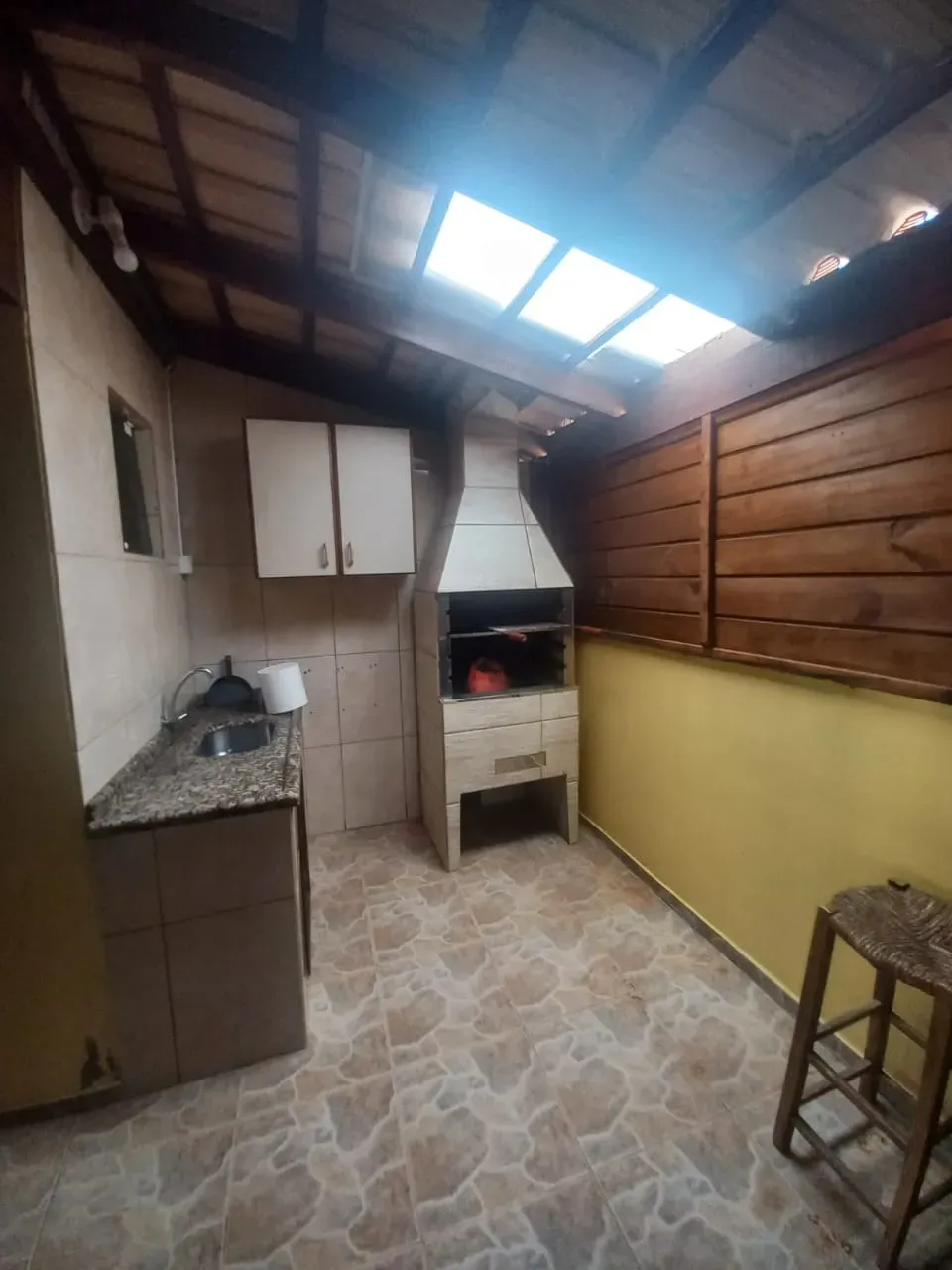 Casa com 3 dormitórios sendo 1 suíte e 2 vagas de garagem em Penha/SC