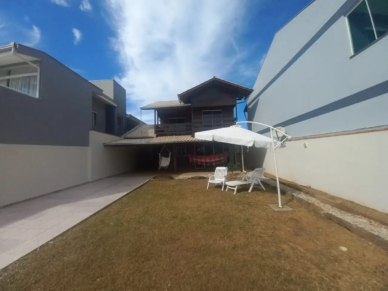 Casa com 3 dormitórios sendo 1 suíte e 2 vagas de garagem em Penha/SC