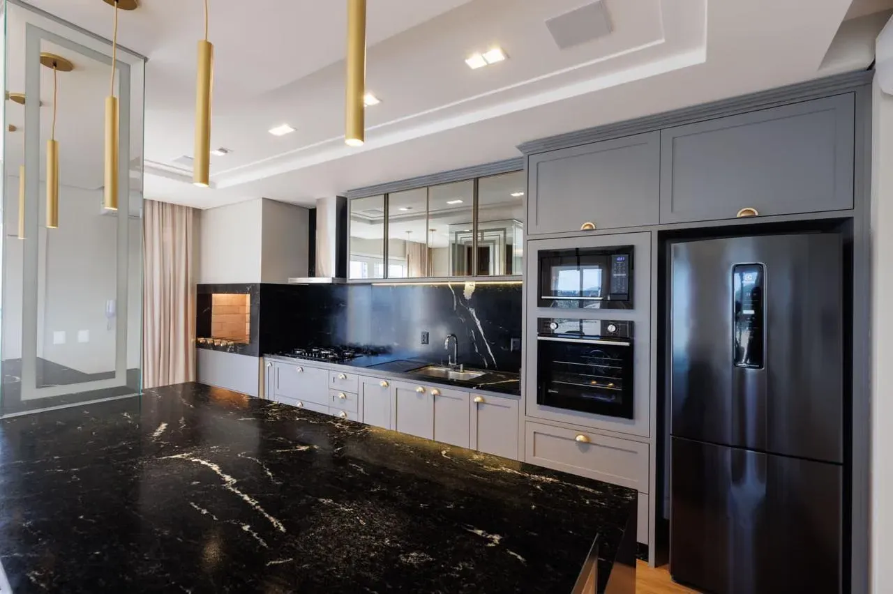 Apartamento Alto Padrão com 2 suítes + 2 demi e 2 vagas de garagem no Centro de Itajaí