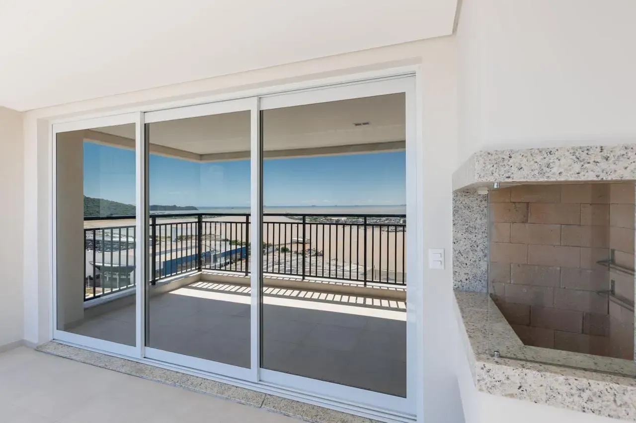 Apartamento Alto Padrão com 2 suítes + 2 demi e 2 vagas de garagem no Centro de Itajaí