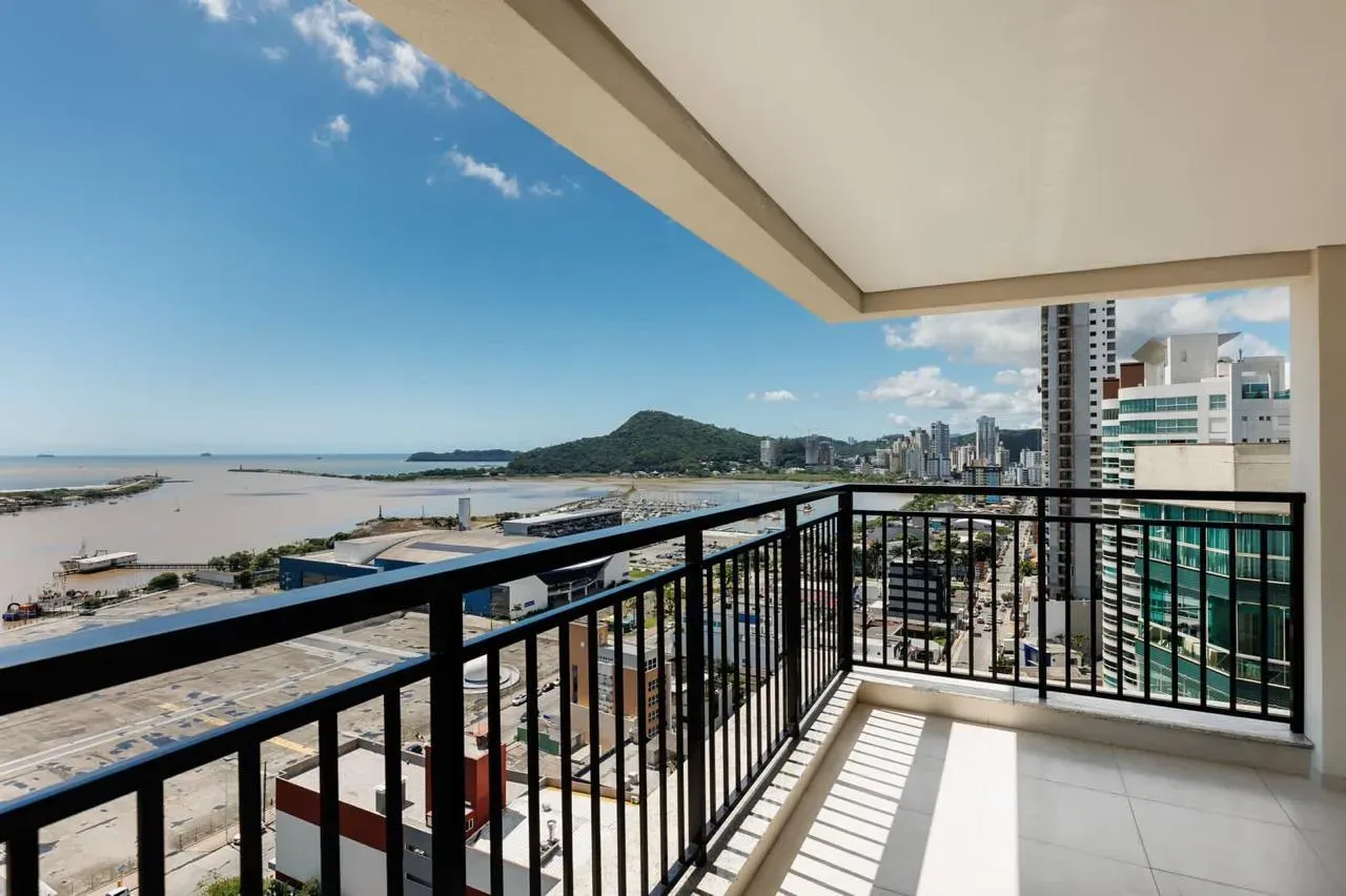 Apartamento Alto Padrão com 2 suítes + 2 demi e 2 vagas de garagem no Centro de Itajaí