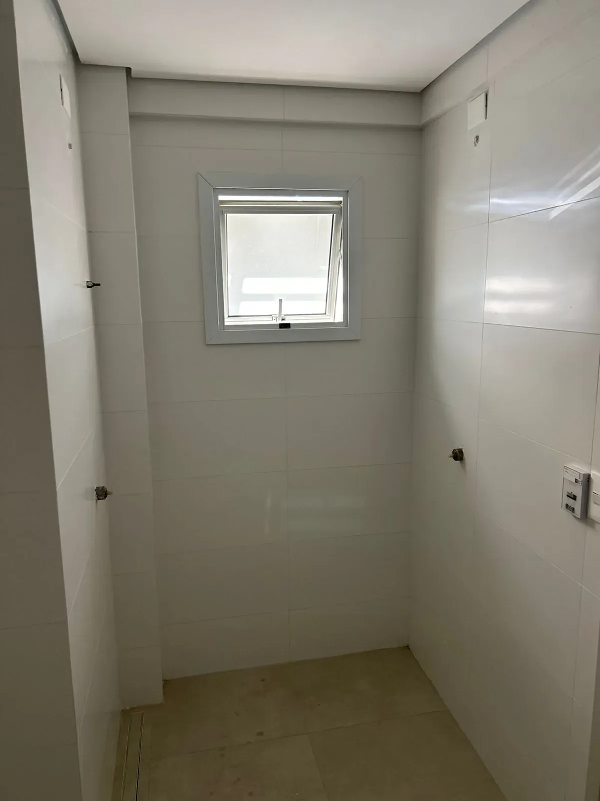 Apartamento Alto Padrão com 2 suítes + 2 demi e 2 vagas de garagem no Centro de Itajaí
