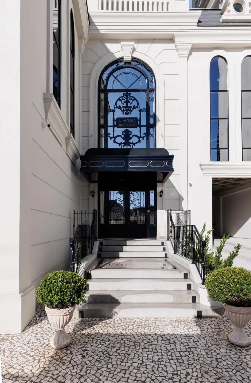 Apartamento Alto Padrão com 2 suítes + 2 demi e 2 vagas de garagem no Centro de Itajaí