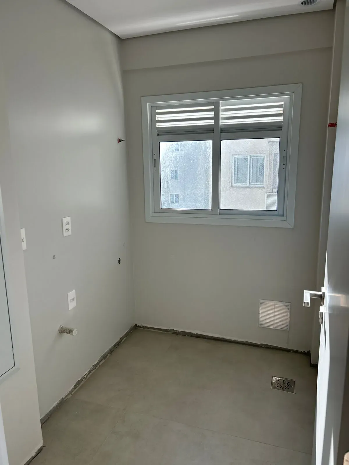 Apartamento Alto Padrão com 2 suítes + 2 demi e 2 vagas de garagem no Centro de Itajaí