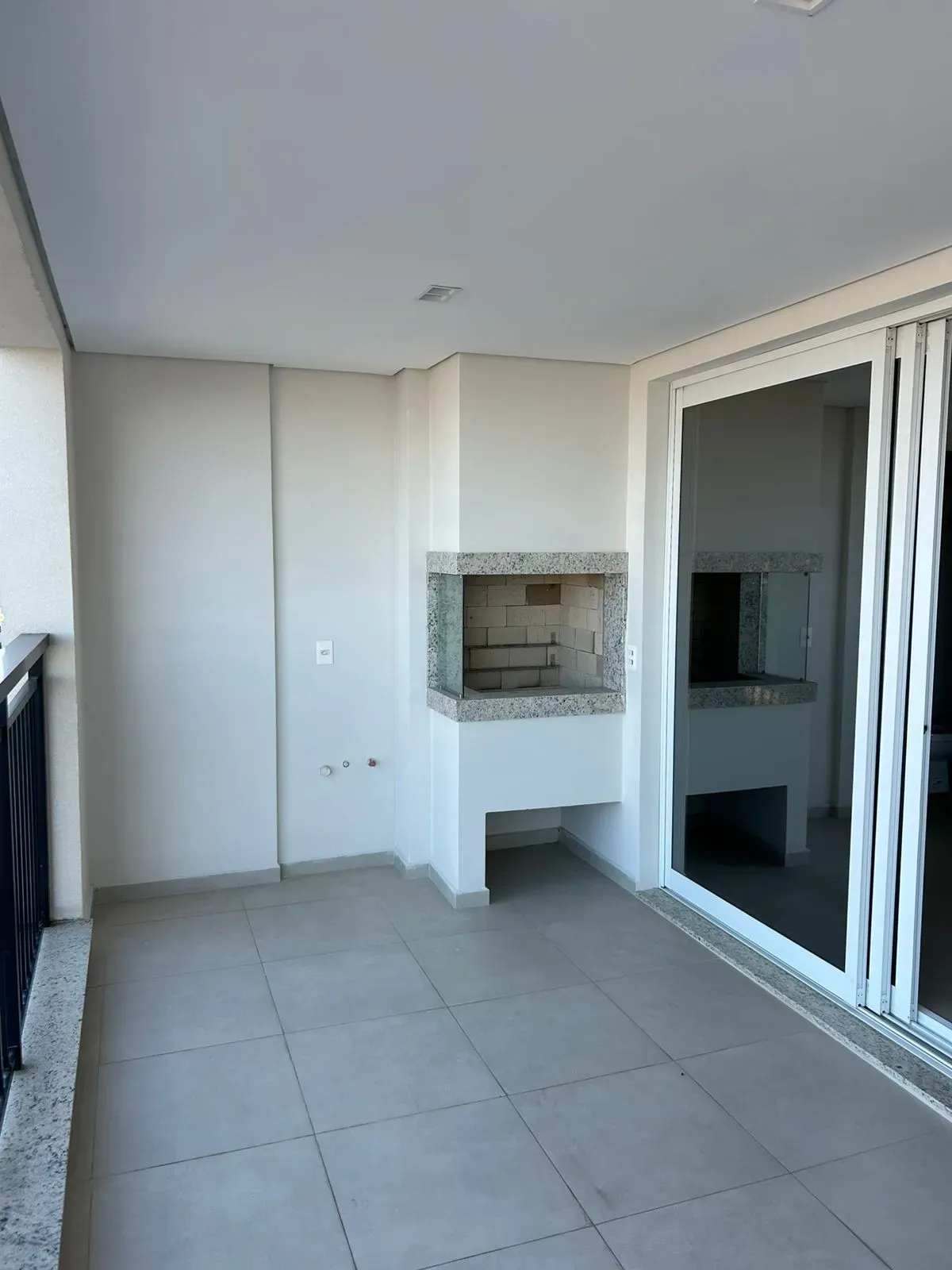 Apartamento Alto Padrão com 2 suítes + 2 demi e 2 vagas de garagem no Centro de Itajaí