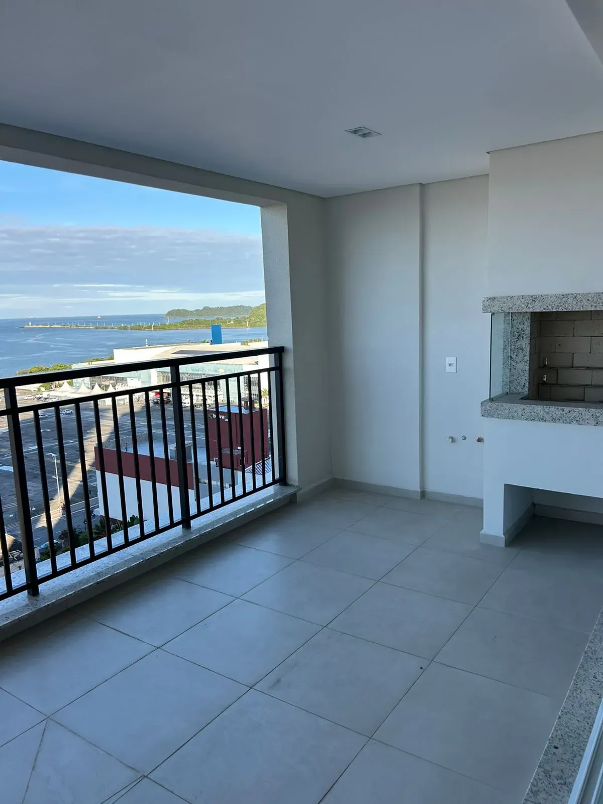 Apartamento Alto Padrão com 2 suítes + 2 demi e 2 vagas de garagem no Centro de Itajaí