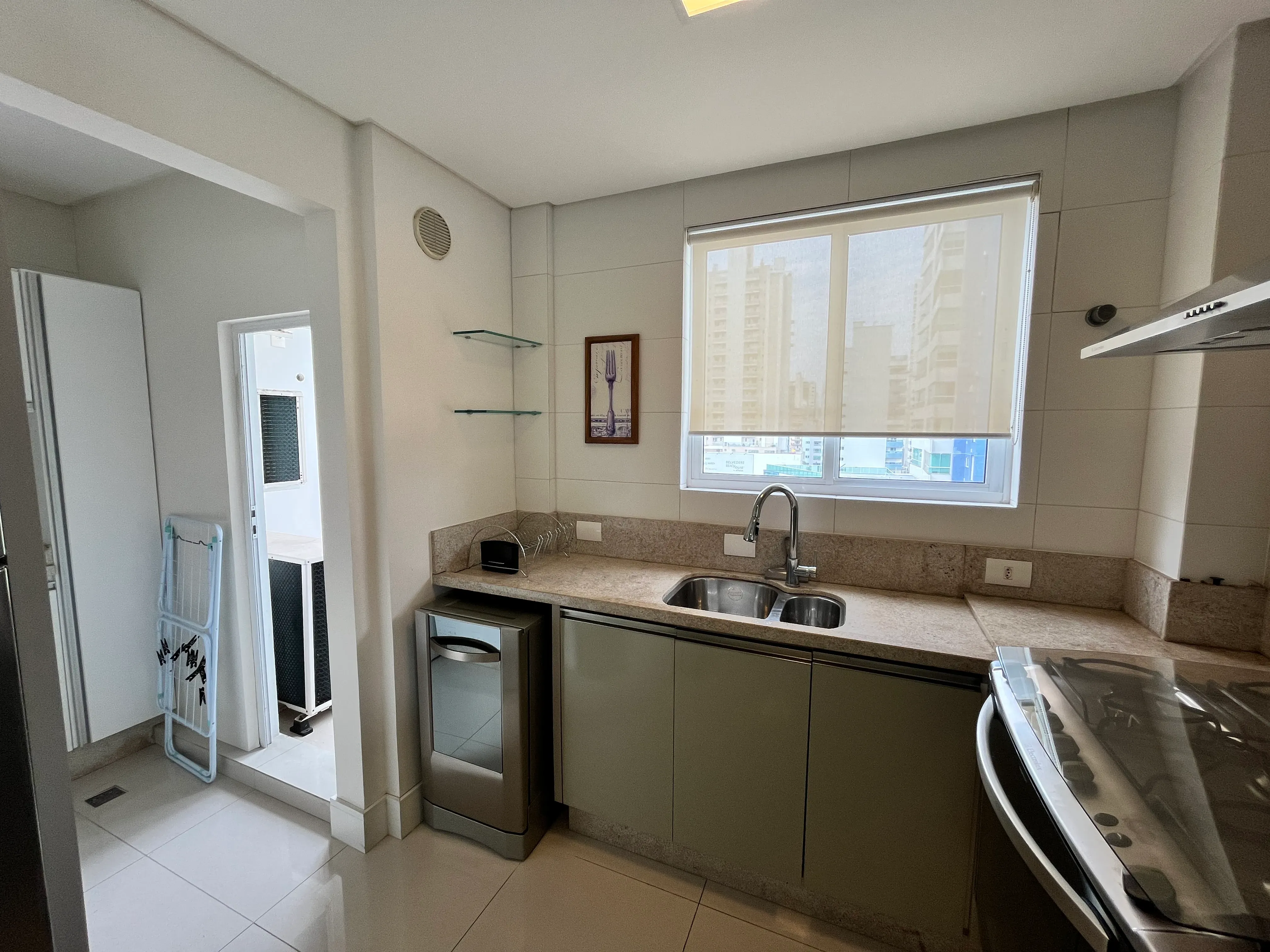 Apartamento com 3 dormitórios sendo 3 suítes e 2 vagas de garagem em Balneário Camboriú/SC