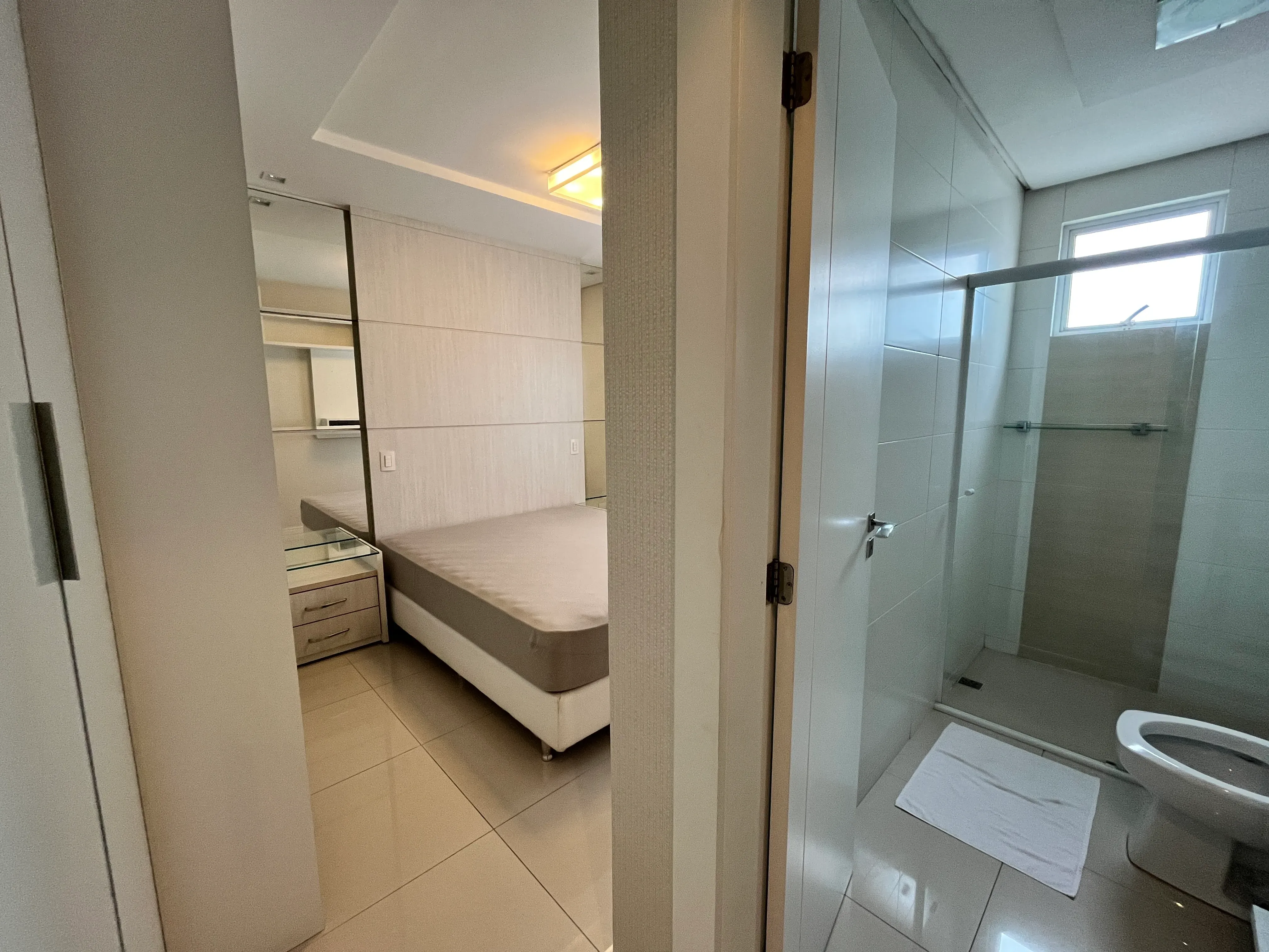 Apartamento com 3 dormitórios sendo 3 suítes e 2 vagas de garagem em Balneário Camboriú/SC